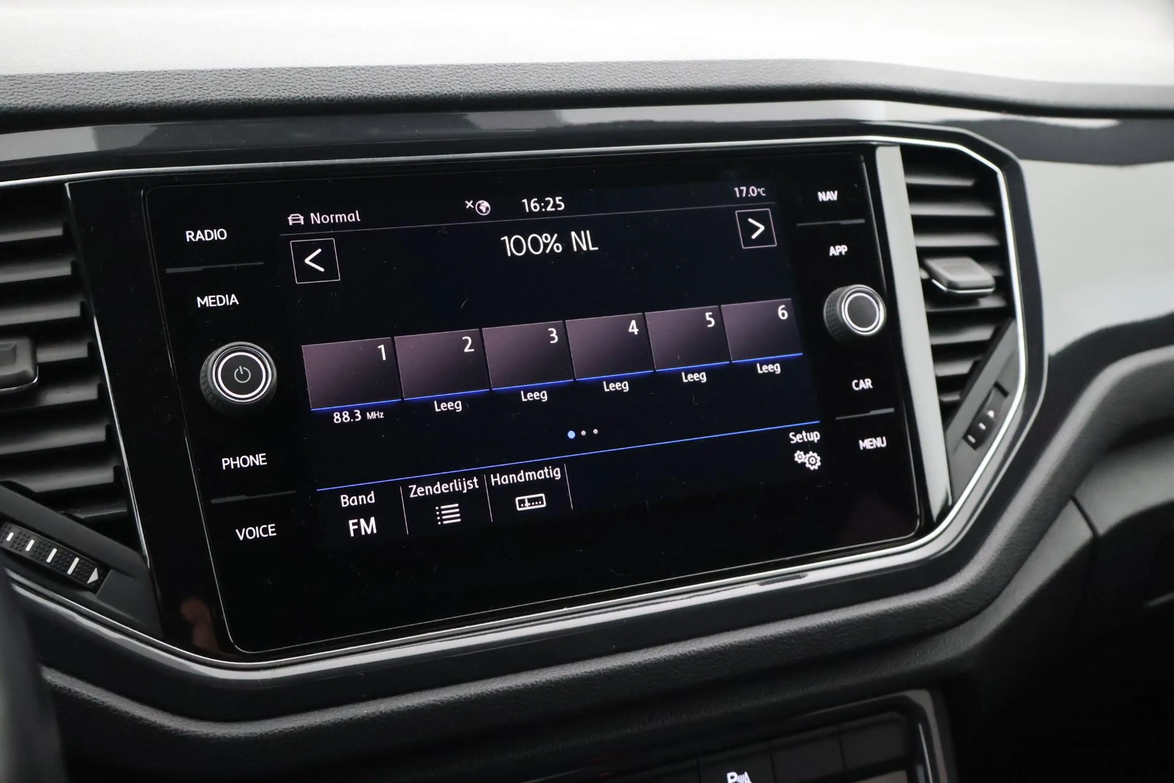 Volkswagen T-Roc 1.5 TSI 150pk DSG R-Line Sport Panoramadak Camera — photo 32
