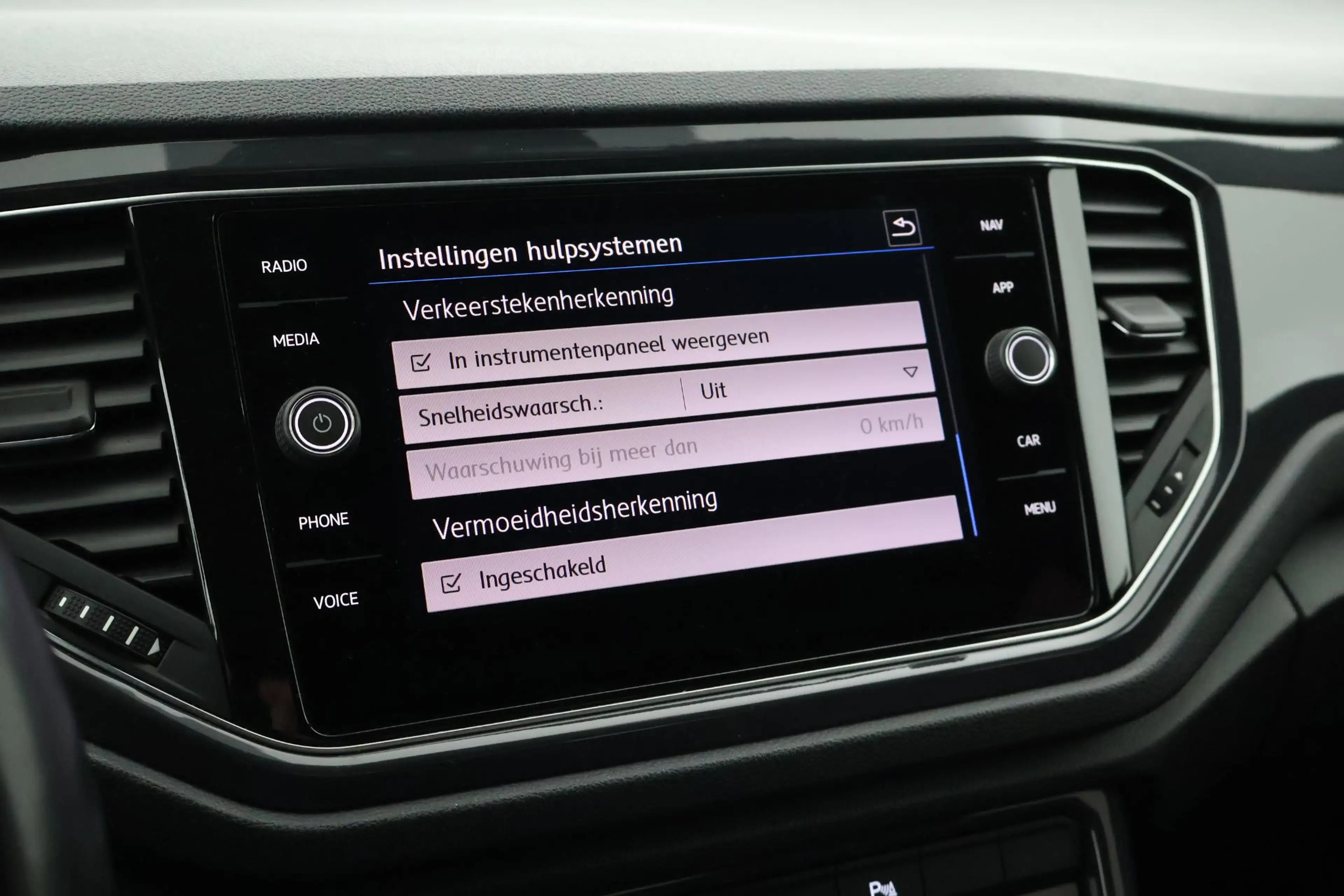 Volkswagen T-Roc 1.5 TSI 150pk DSG R-Line Sport Panoramadak Camera — photo 25