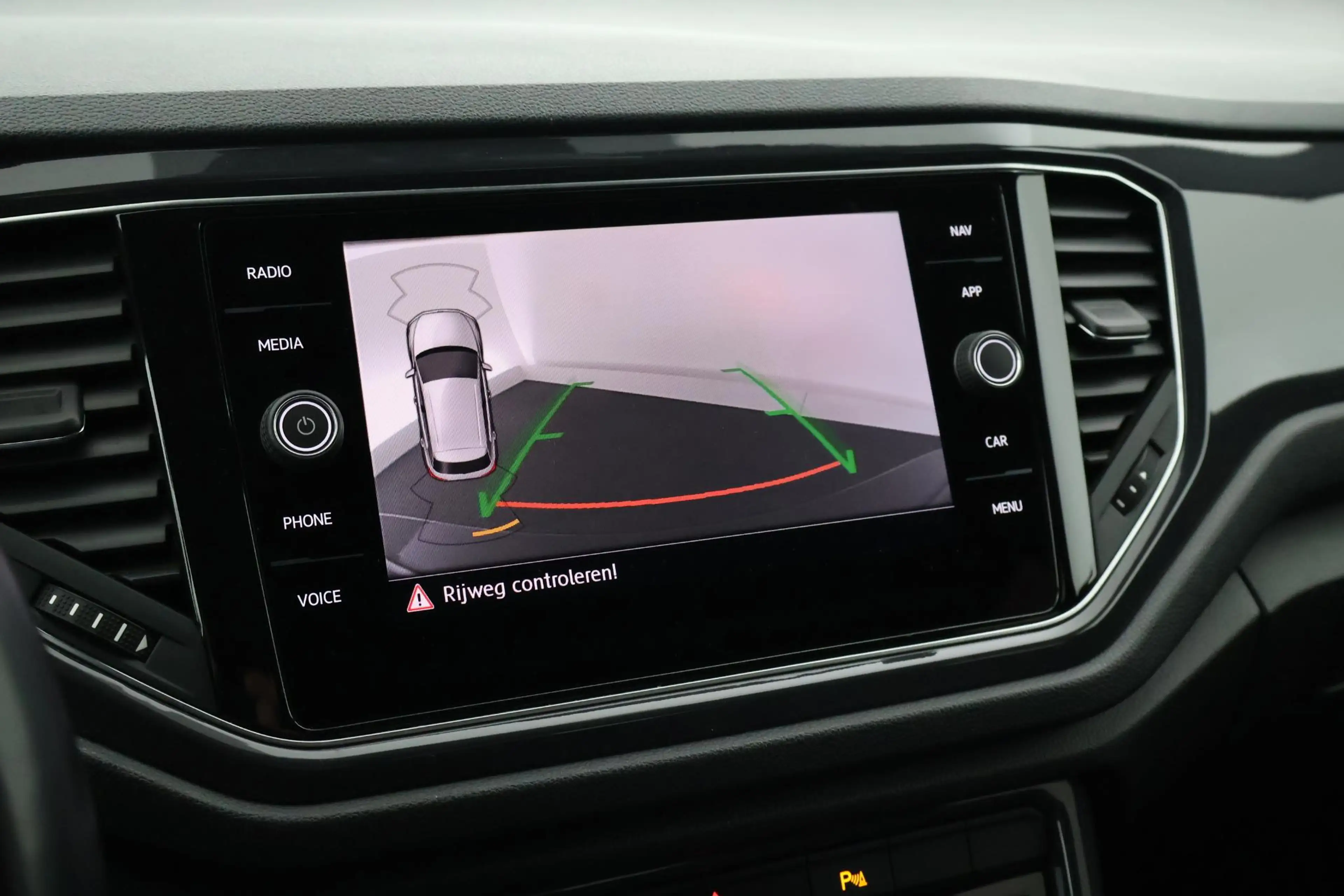 Volkswagen T-Roc 1.5 TSI 150pk DSG R-Line Sport Panoramadak Camera — photo 4
