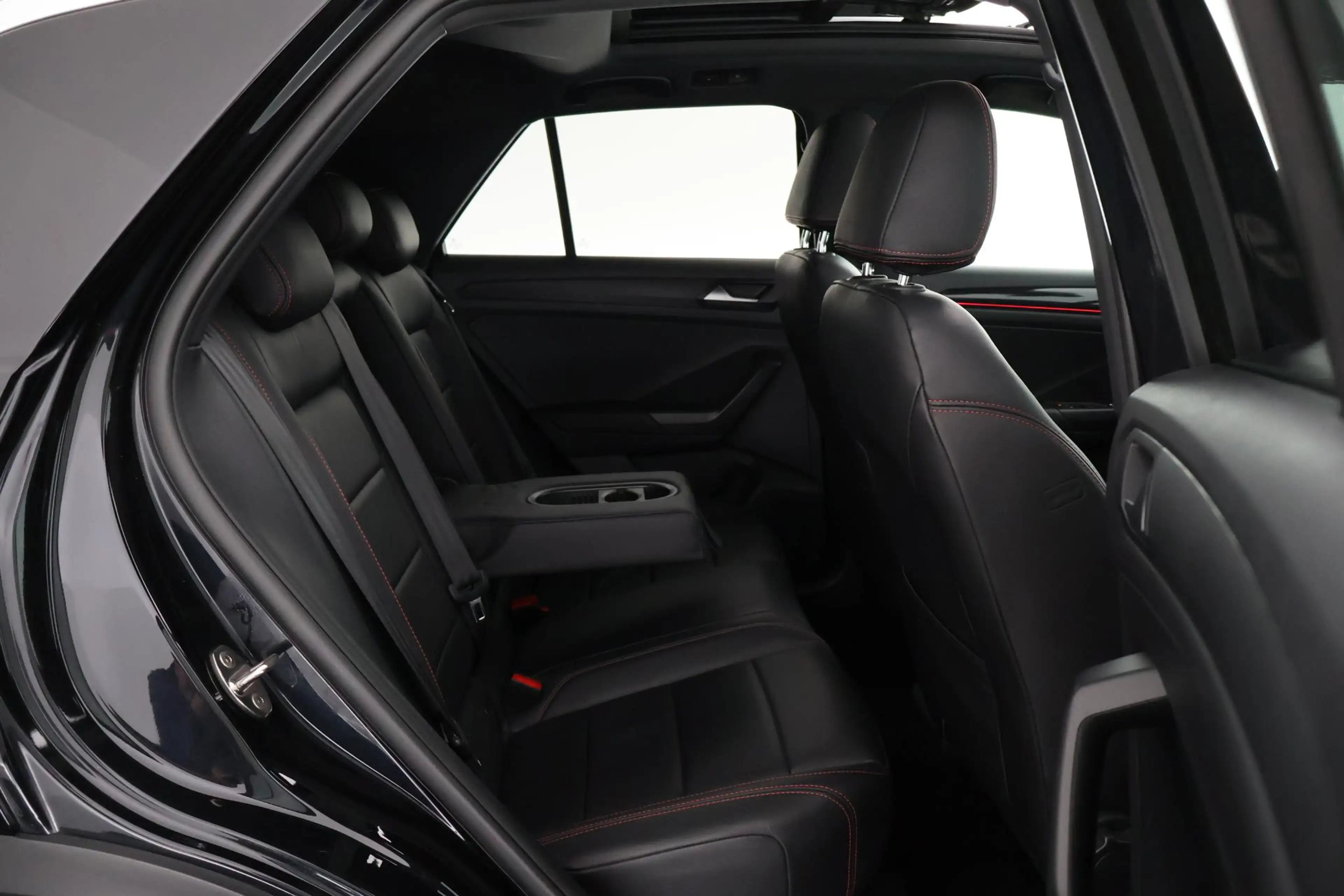 Volkswagen T-Roc 1.5 TSI 150pk DSG R-Line Sport Panoramadak Camera — photo 7