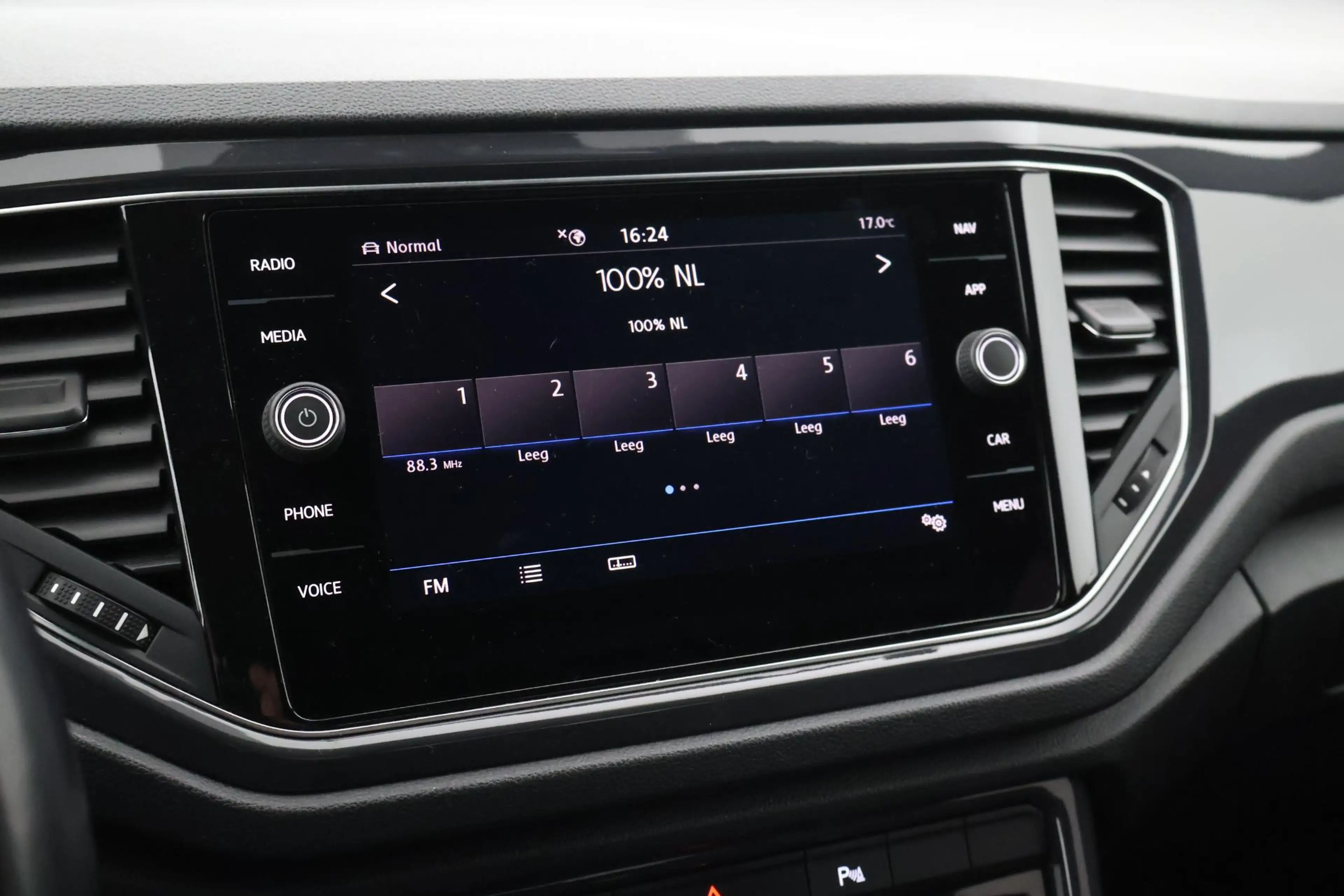 Volkswagen T-Roc 1.5 TSI 150pk DSG R-Line Sport Panoramadak Camera — photo 19
