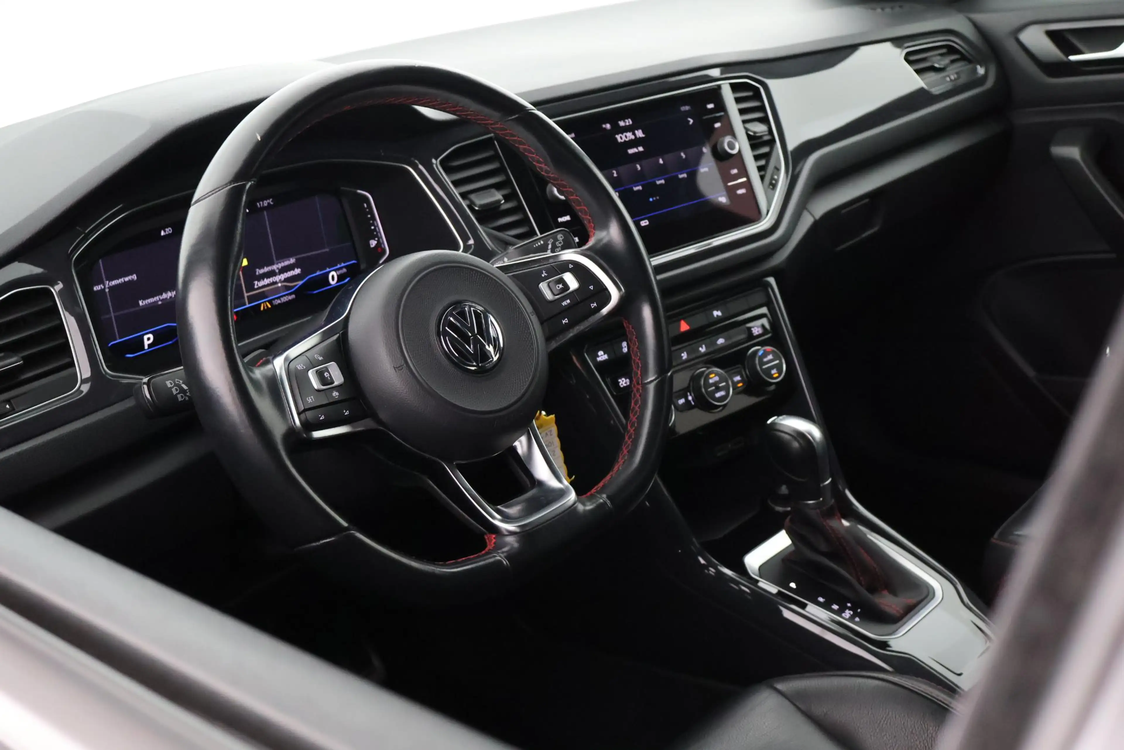 Volkswagen T-Roc 1.5 TSI 150pk DSG R-Line Sport Panoramadak Camera — photo 3