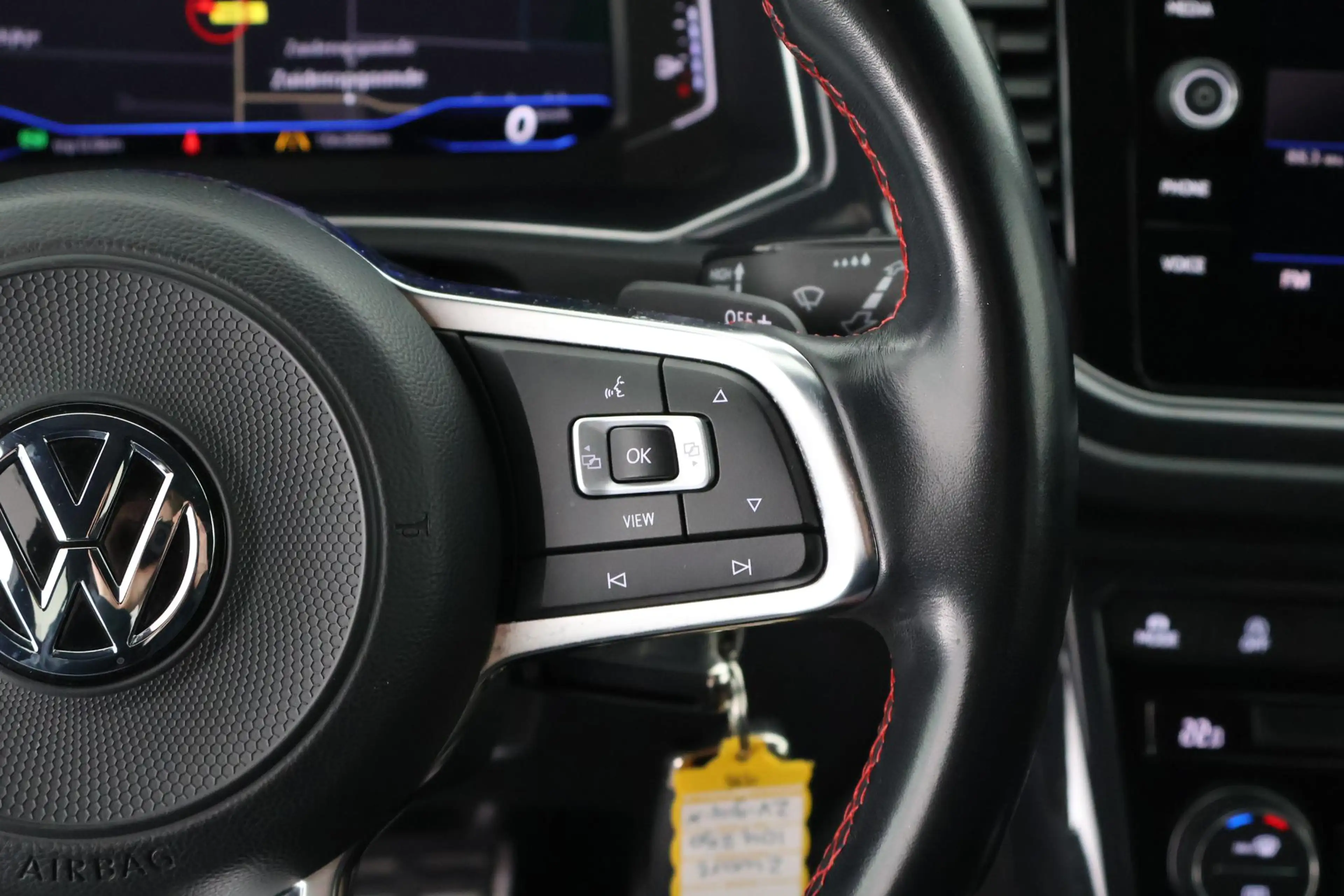 Volkswagen T-Roc 1.5 TSI 150pk DSG R-Line Sport Panoramadak Camera — photo 18