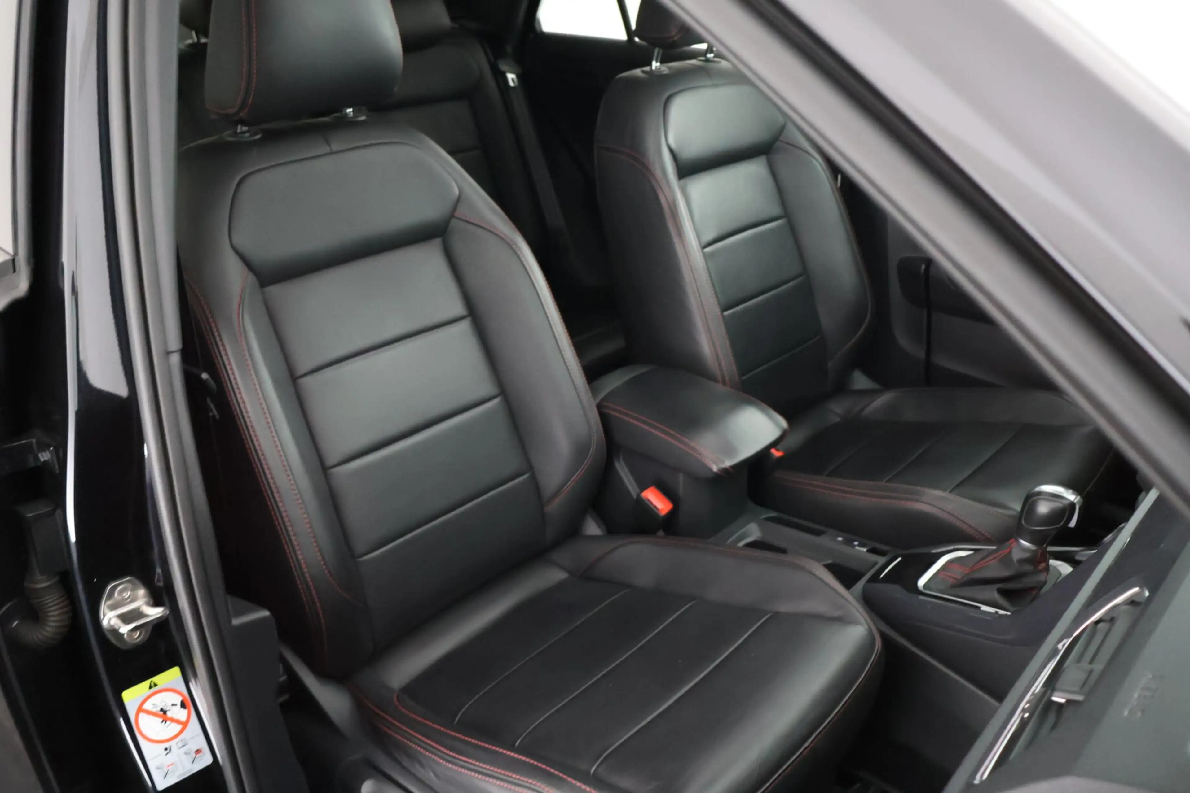 Volkswagen T-Roc 1.5 TSI 150pk DSG R-Line Sport Panoramadak Camera — photo 2