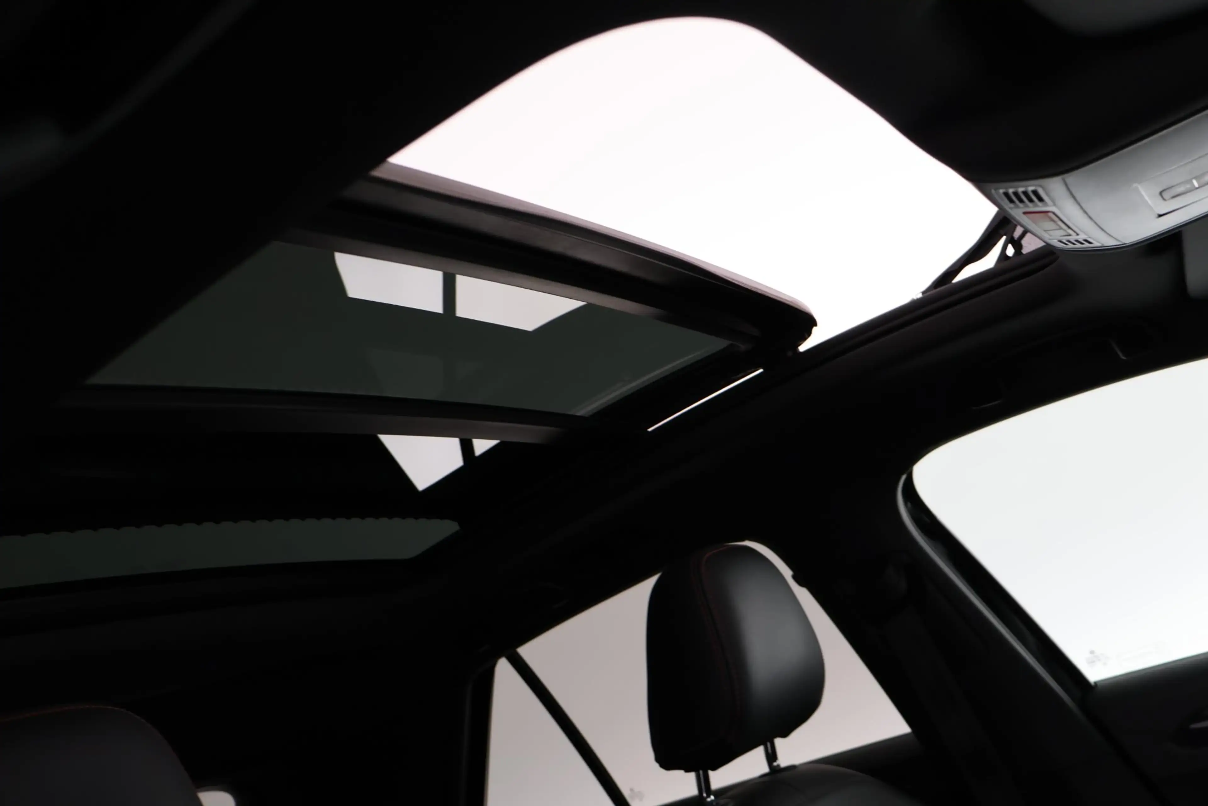 Volkswagen T-Roc 1.5 TSI 150pk DSG R-Line Sport Panoramadak Camera — photo 38