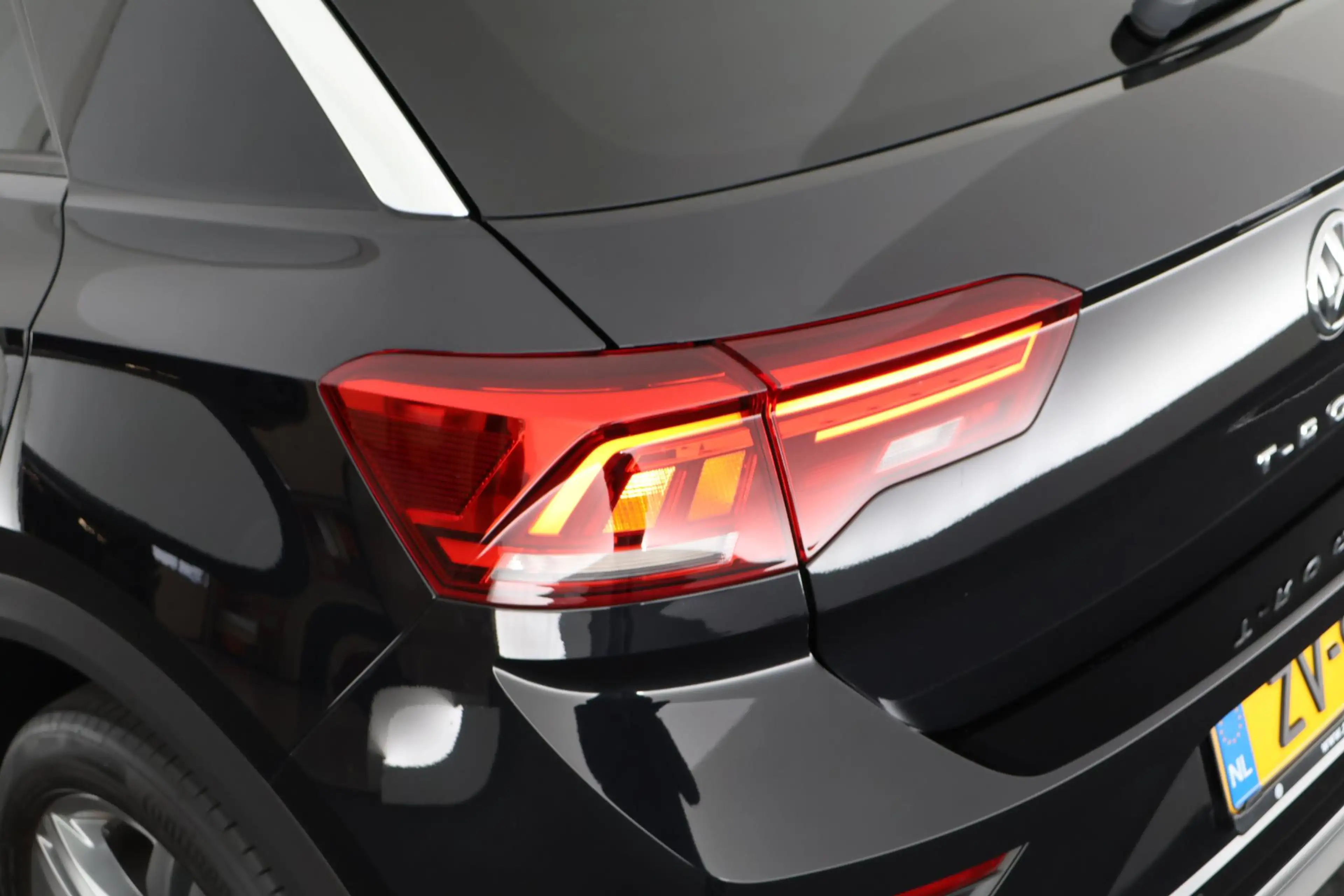 Volkswagen T-Roc 1.5 TSI 150pk DSG R-Line Sport Panoramadak Camera — photo 44