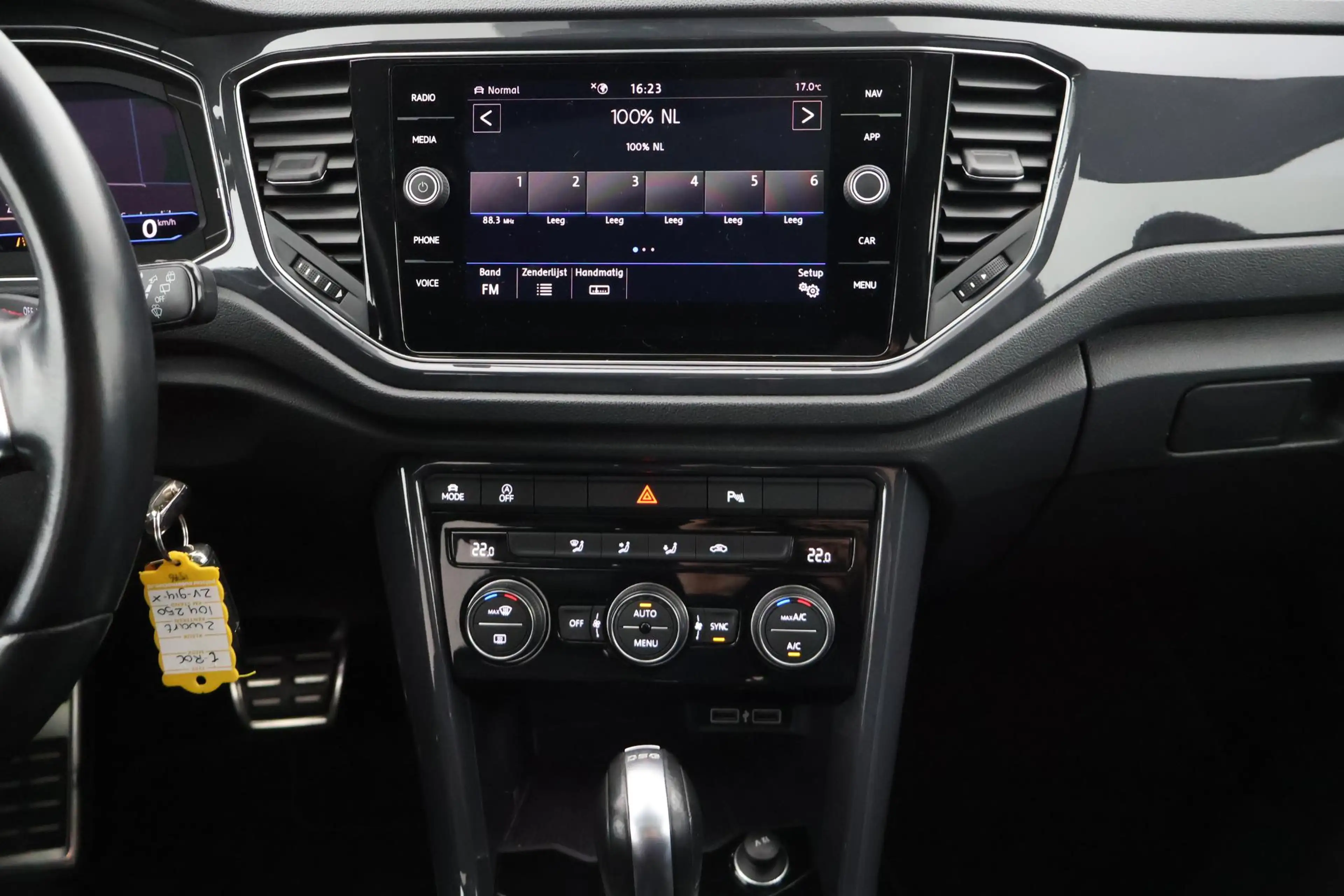 Volkswagen T-Roc 1.5 TSI 150pk DSG R-Line Sport Panoramadak Camera — photo 34