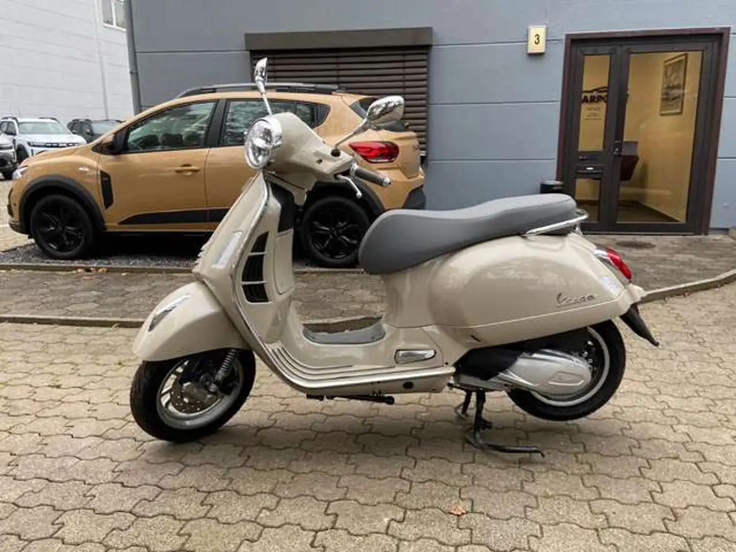 Vespa GTS 300 Bej - 2