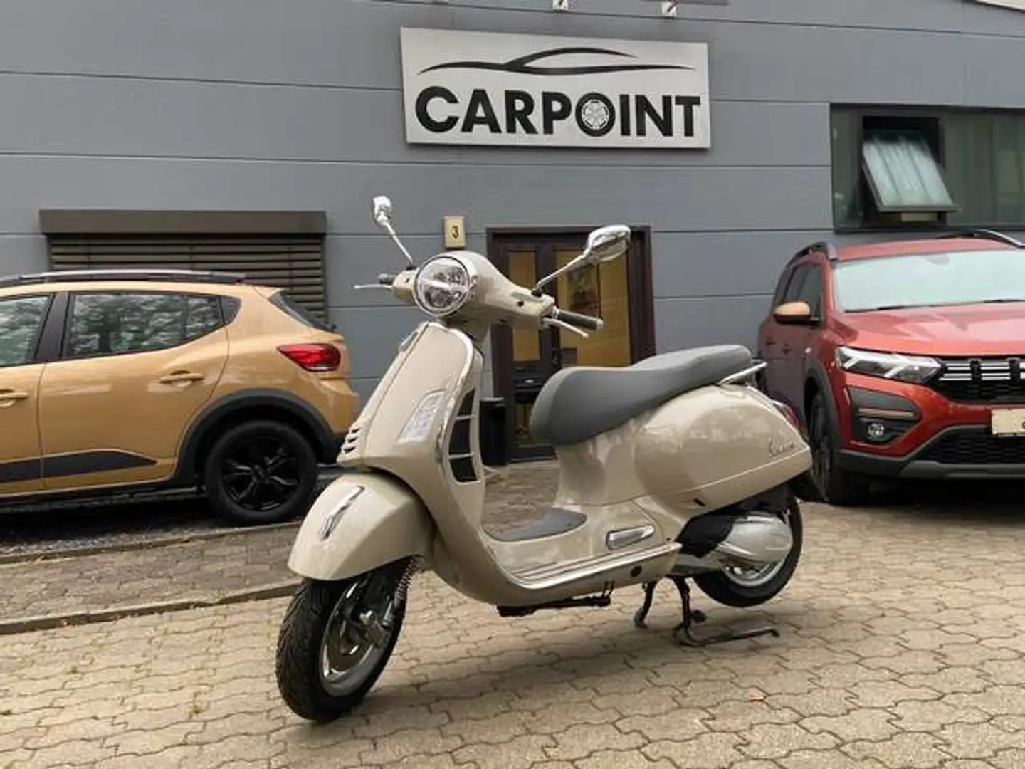 Vespa GTS 300 Bej - 1