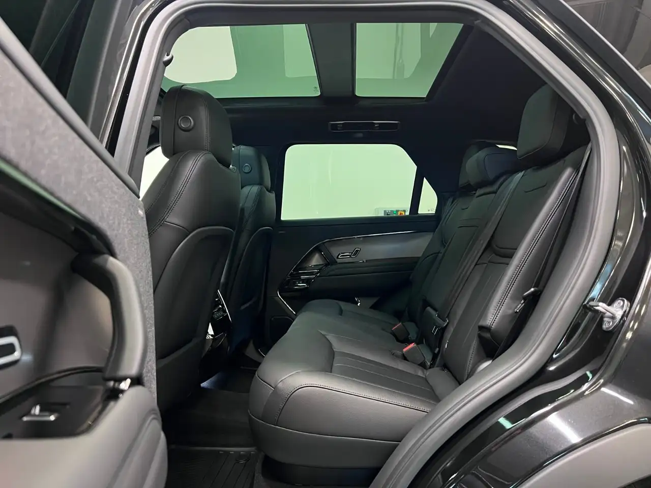 Land Rover Range Rover Sport снимка Land Rover Range Rover Sport