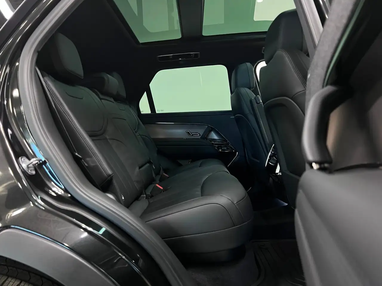 Land Rover Range Rover Sport снимка Land Rover Range Rover Sport