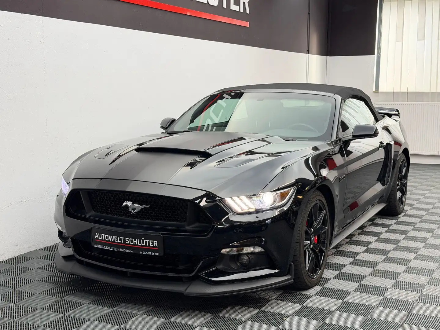 Ford Mustang Cabrio GT V8 Boss*Navi*KAM*SHZ*BLIS*PDC Zwart - 1