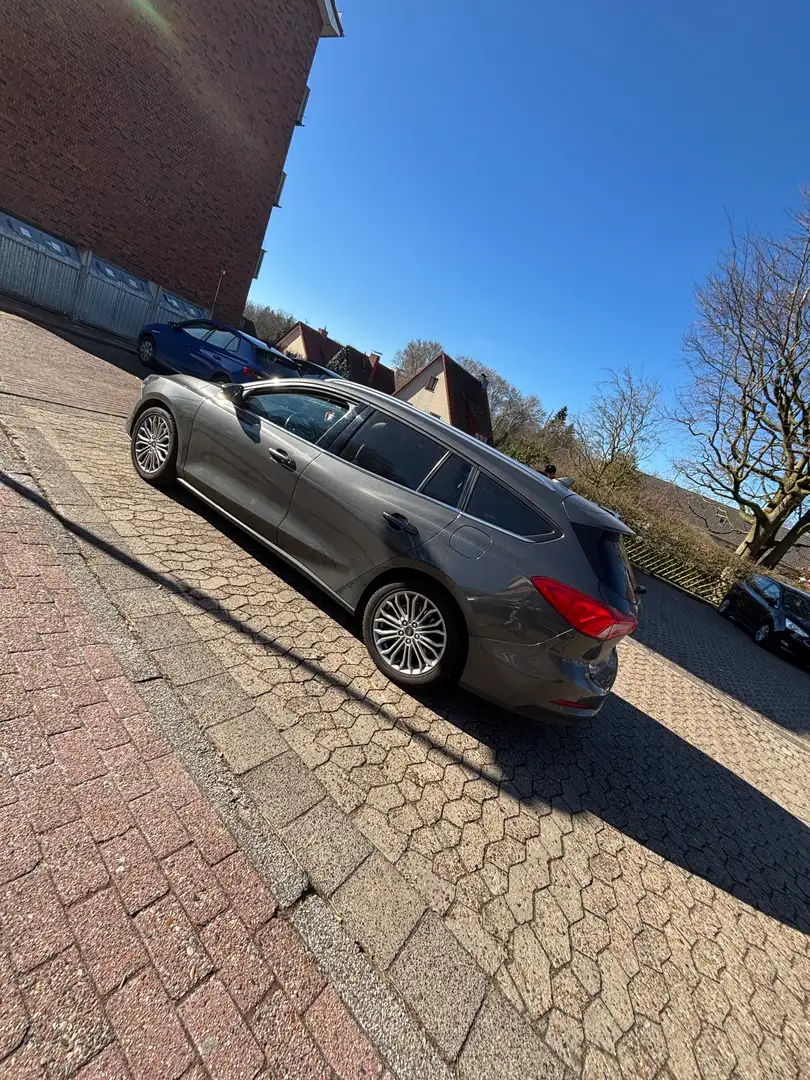 Ford Focus Grau - 2