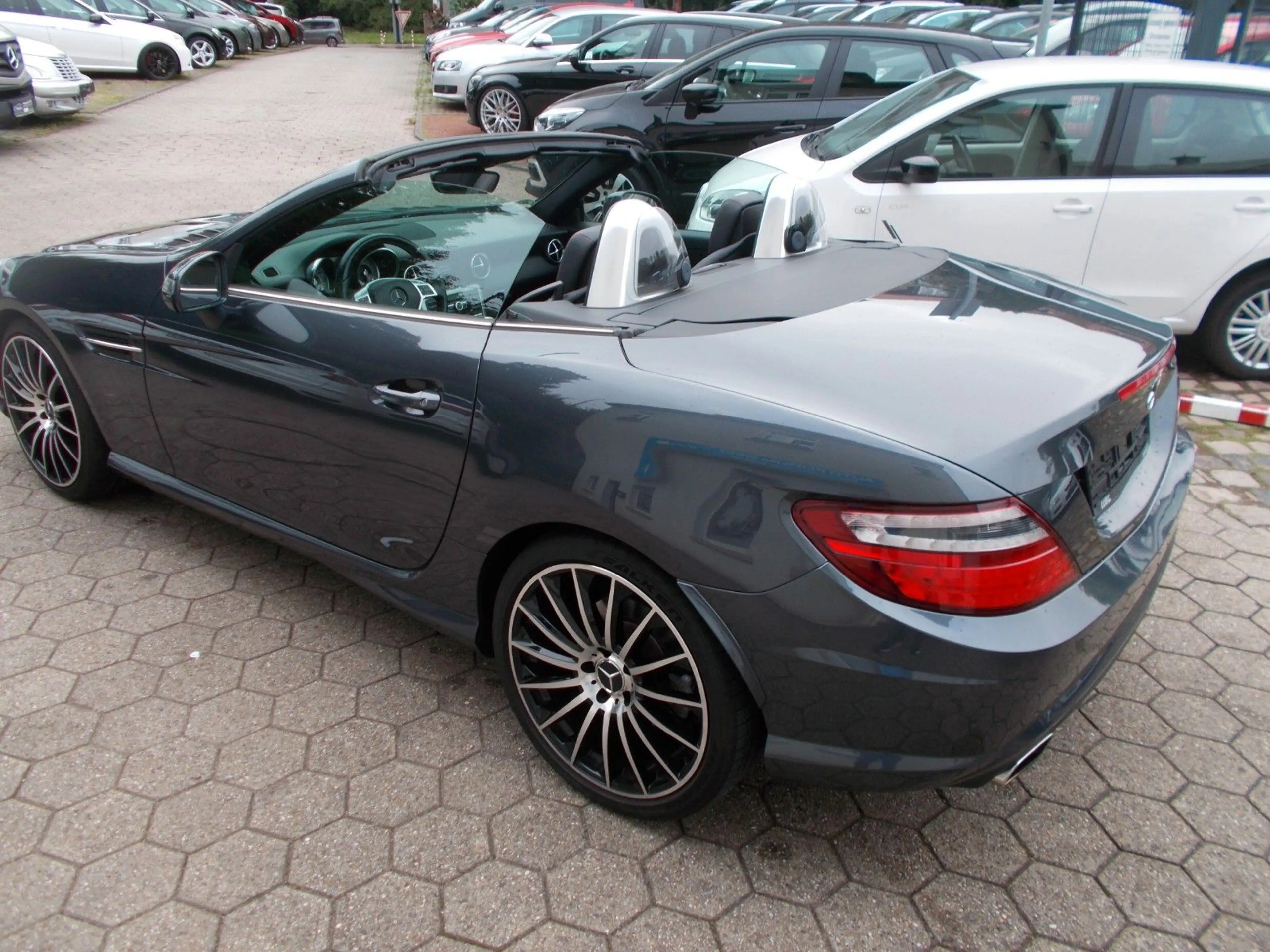 Mercedes-Benz SLK 250 SLK Roadster BlueEfficiency AMG Paket — photo 10