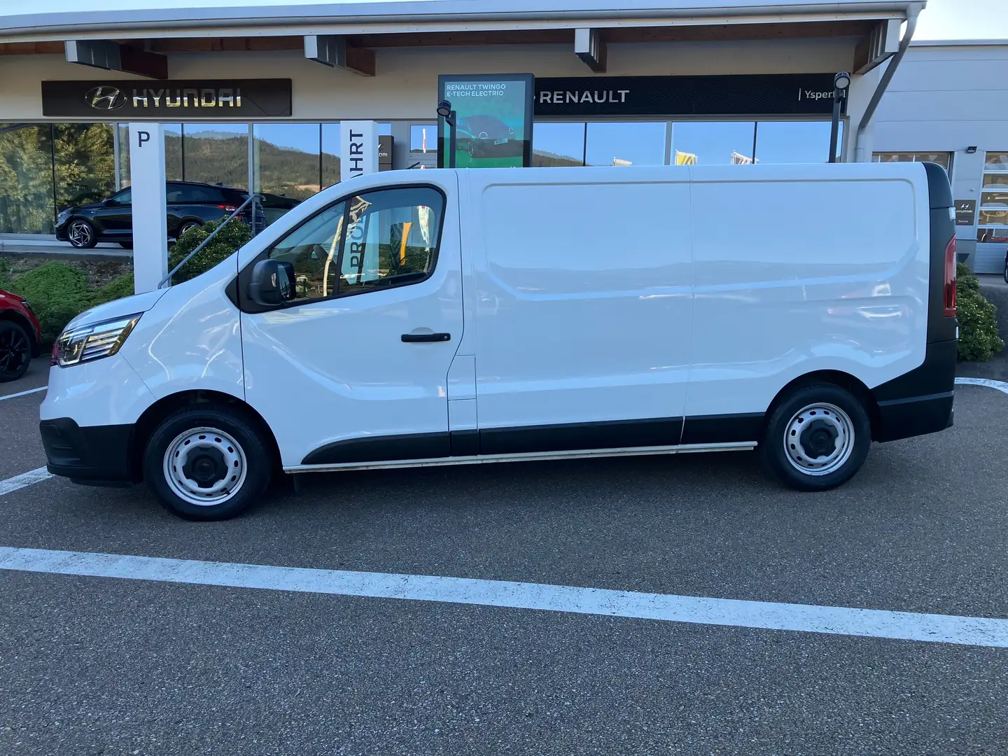 Renault Trafic L2H1 3,0t Komfort Weiß - 2