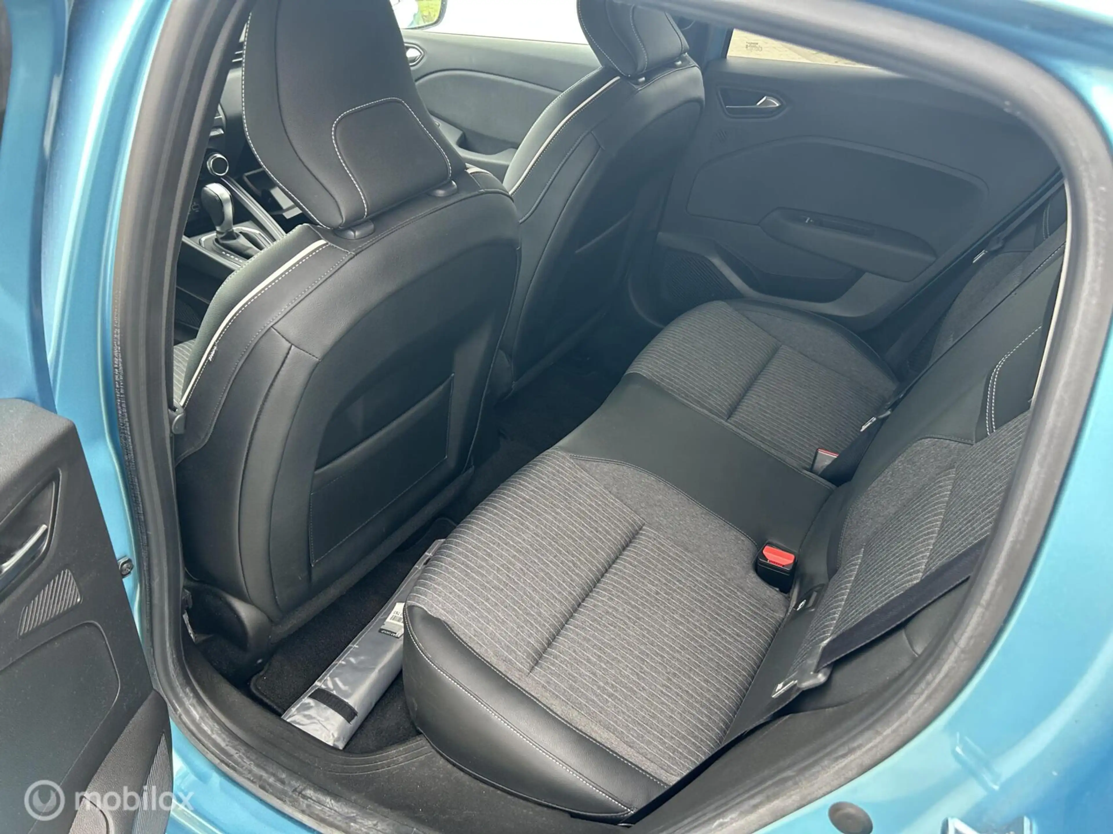 Renault Clio 1.6 E-Tech Hybrid 140 Intens — photo 9