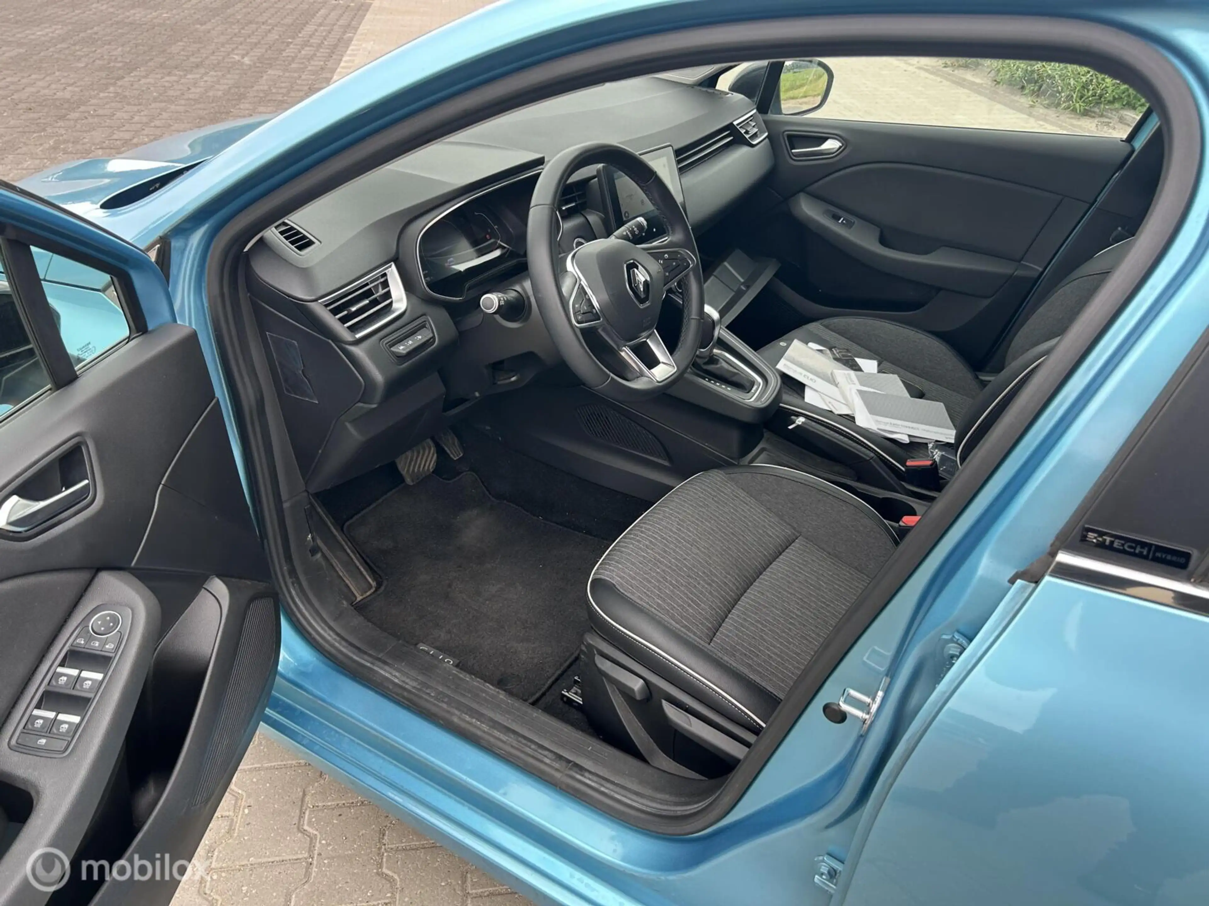 Renault Clio 1.6 E-Tech Hybrid 140 Intens — photo 7