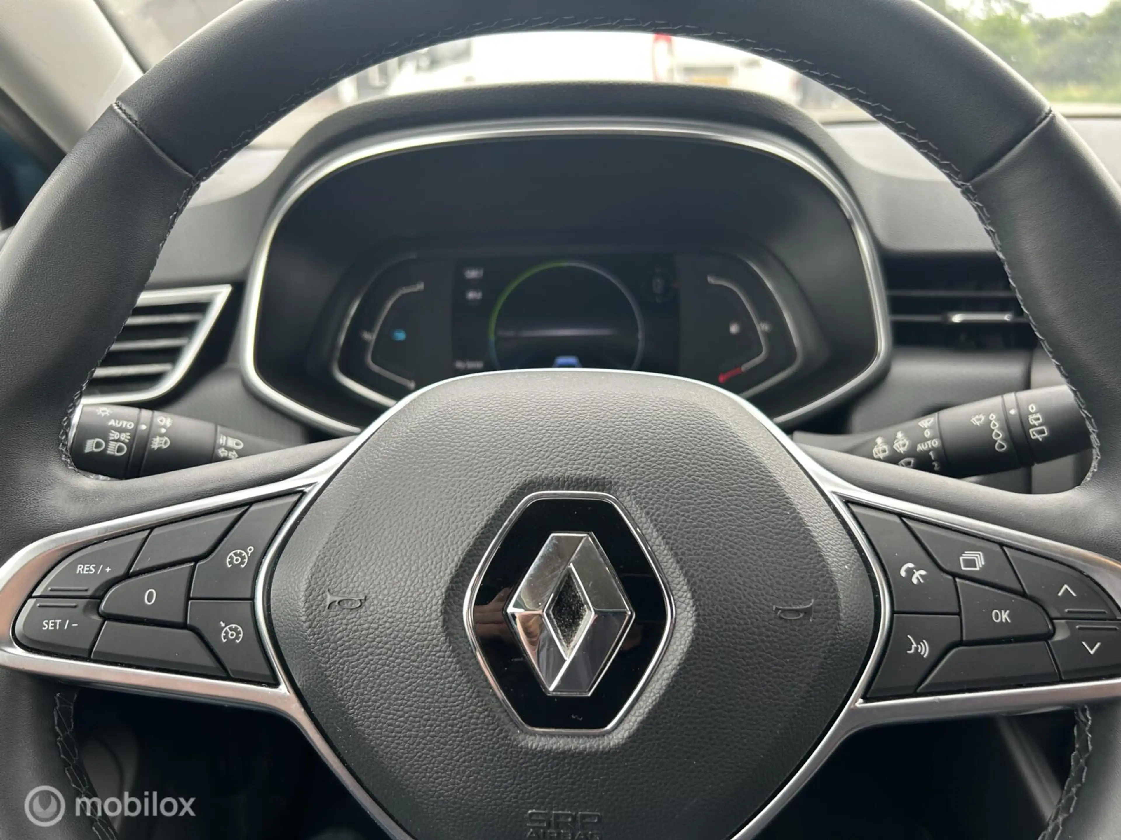 Renault Clio 1.6 E-Tech Hybrid 140 Intens — photo 10