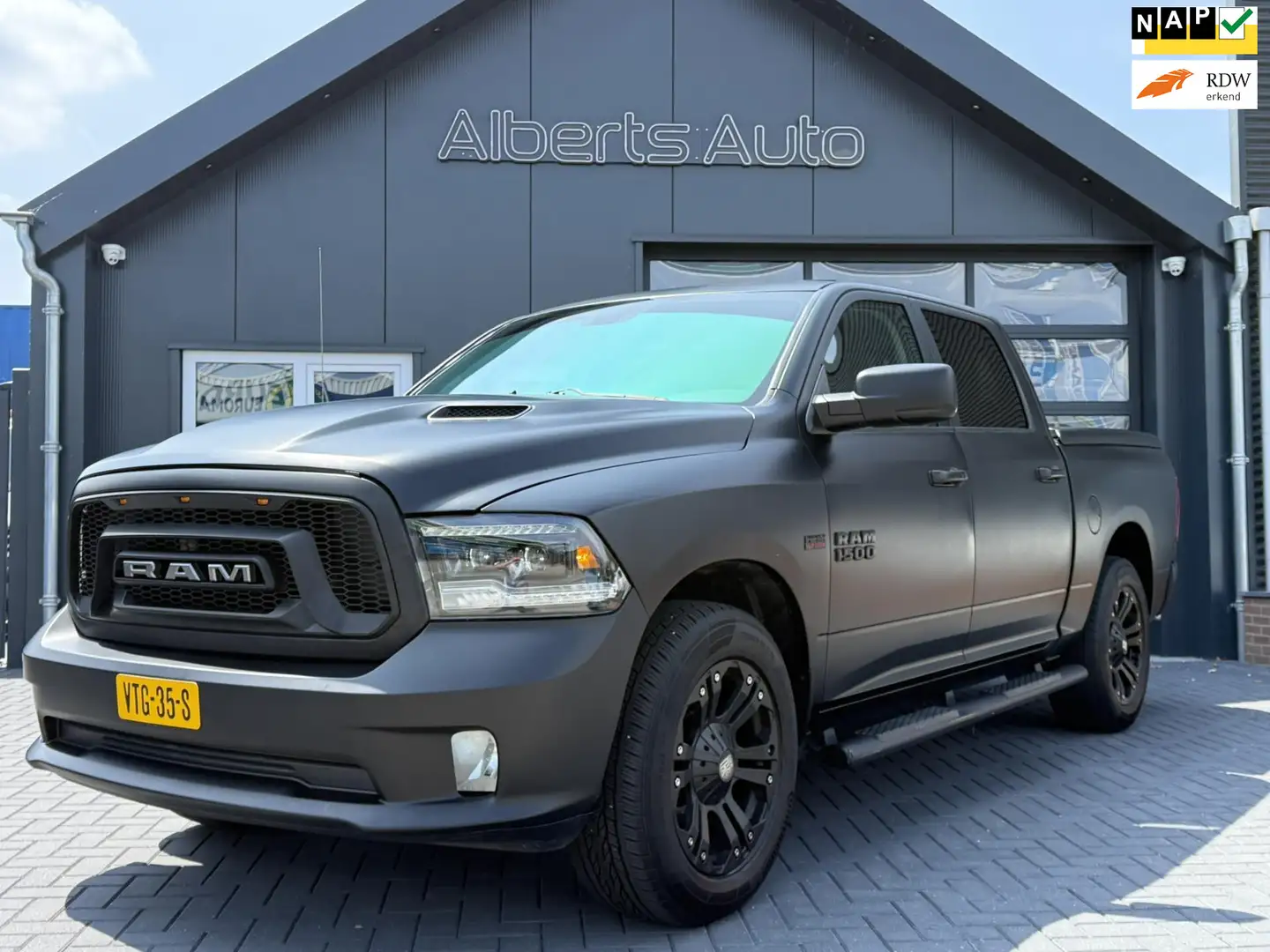 Dodge RAM 1500 5.7 V8 4x4 Crew Cab 5'7 | LED | MARGE | MAT Z Zwart - 1