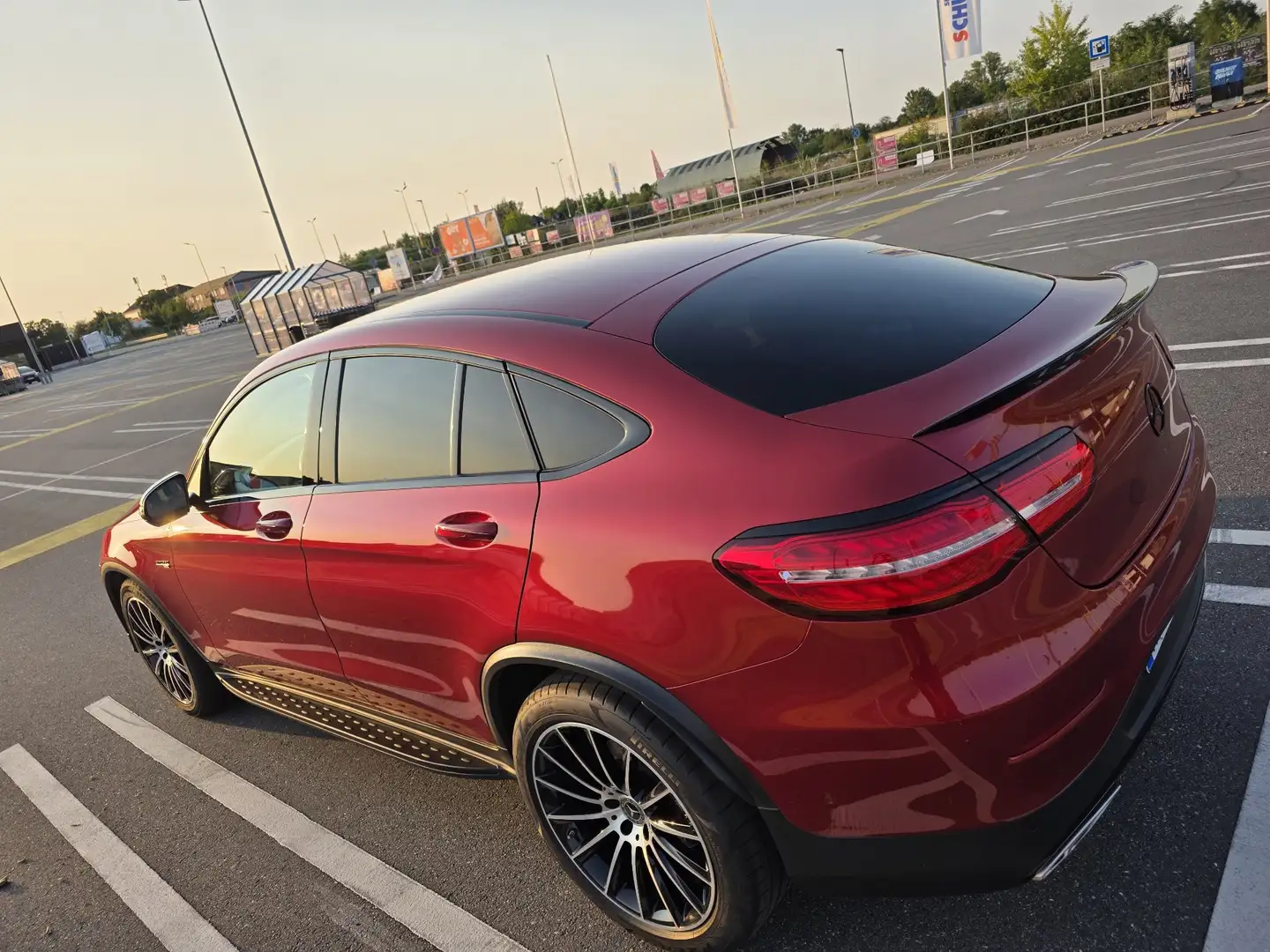 Mercedes-Benz GLC 250 GLC 250 4Matic Coupe AMG COMMAND LED Rot - 1