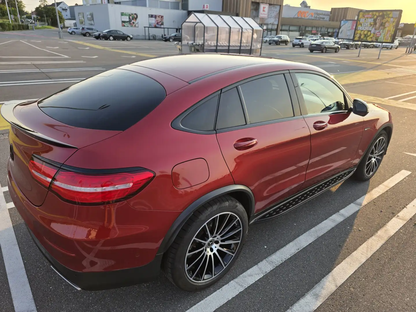 Mercedes-Benz GLC 250 GLC 250 4Matic Coupe AMG COMMAND LED Rot - 2