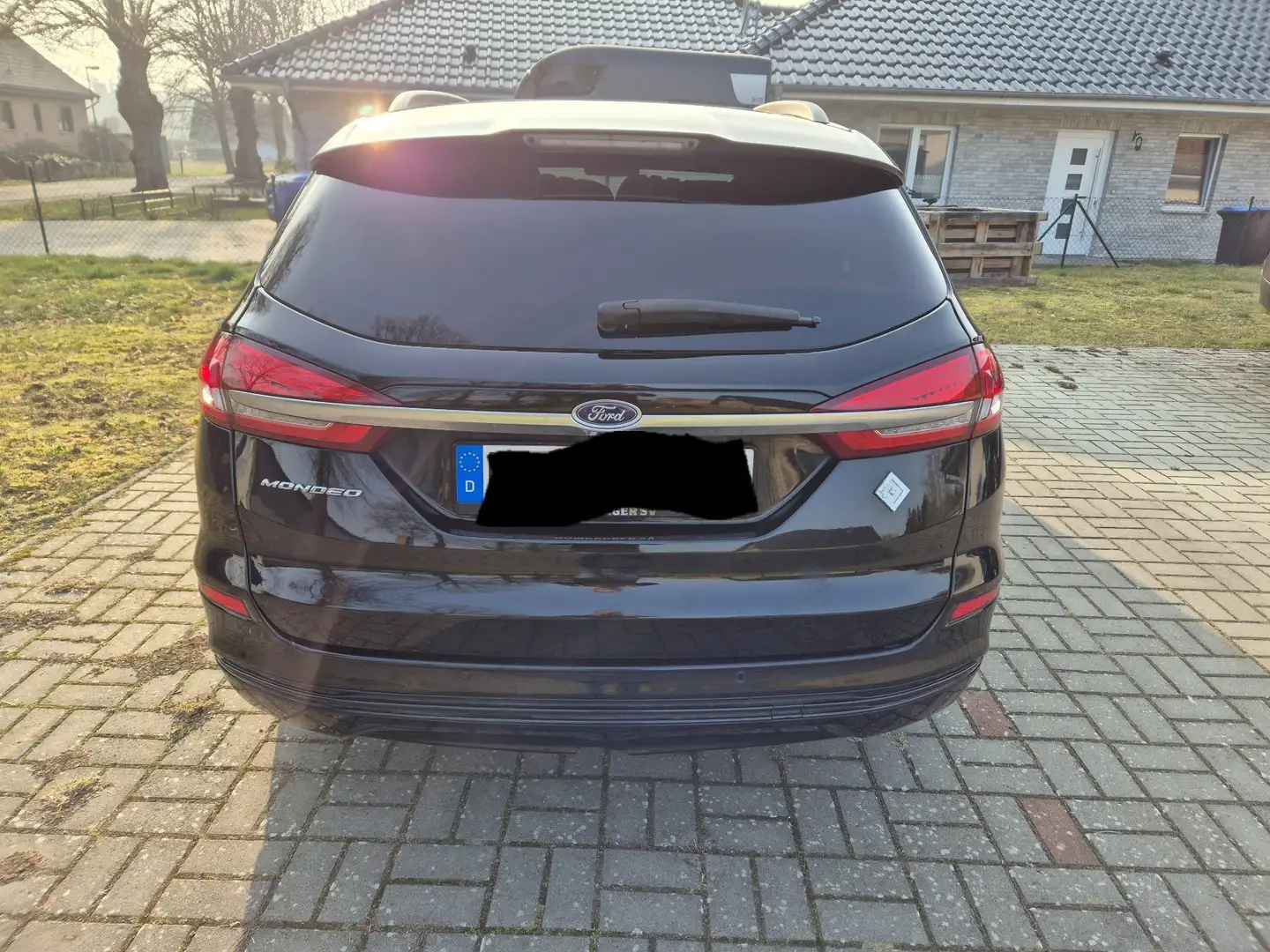 Ford Mondeo ST-Line Schwarz - 2