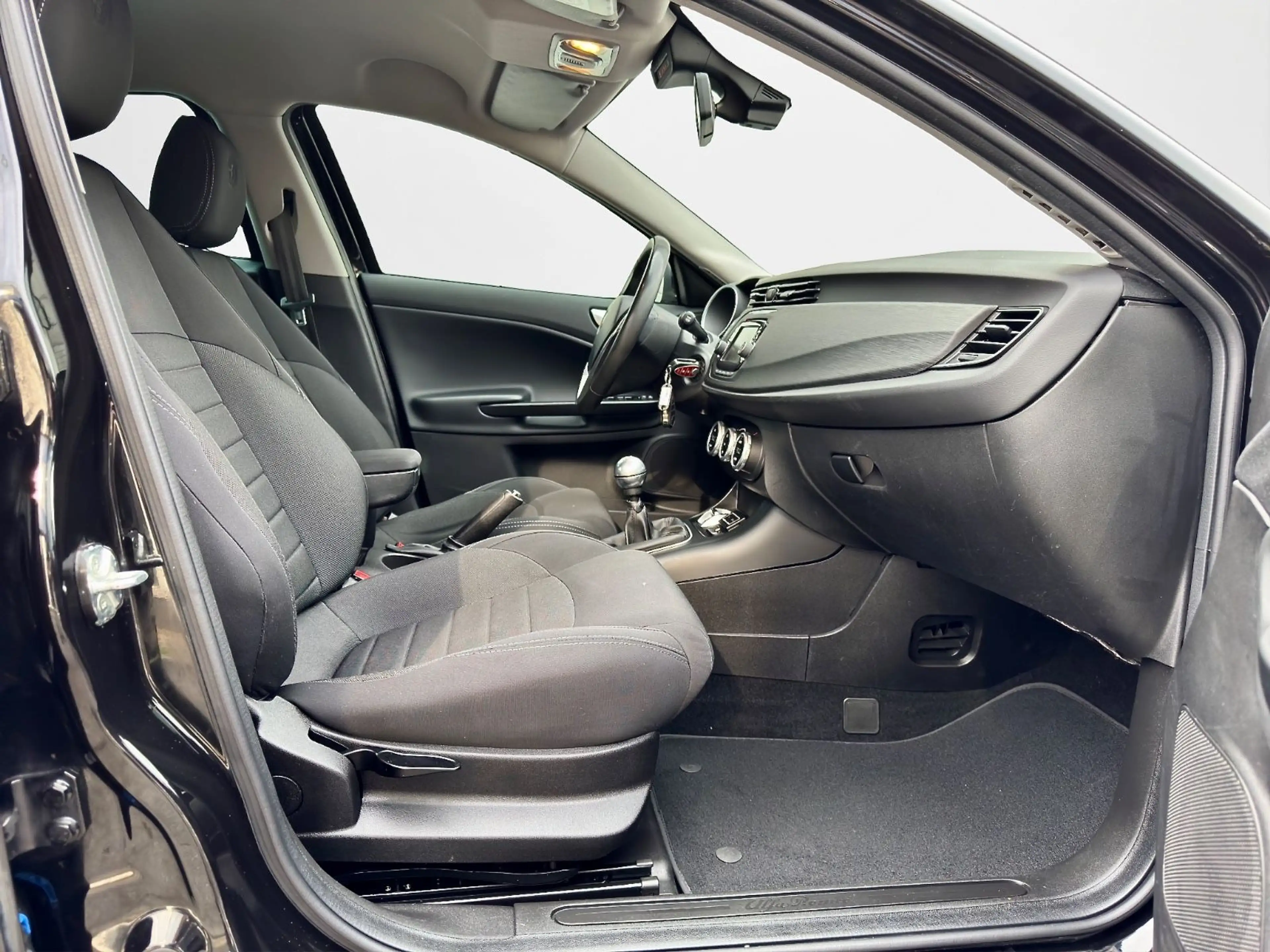 Alfa Romeo Giulietta 1.6 JTDm 16V*6 GANG*PDC*SHZ*1 HAND* — photo 13