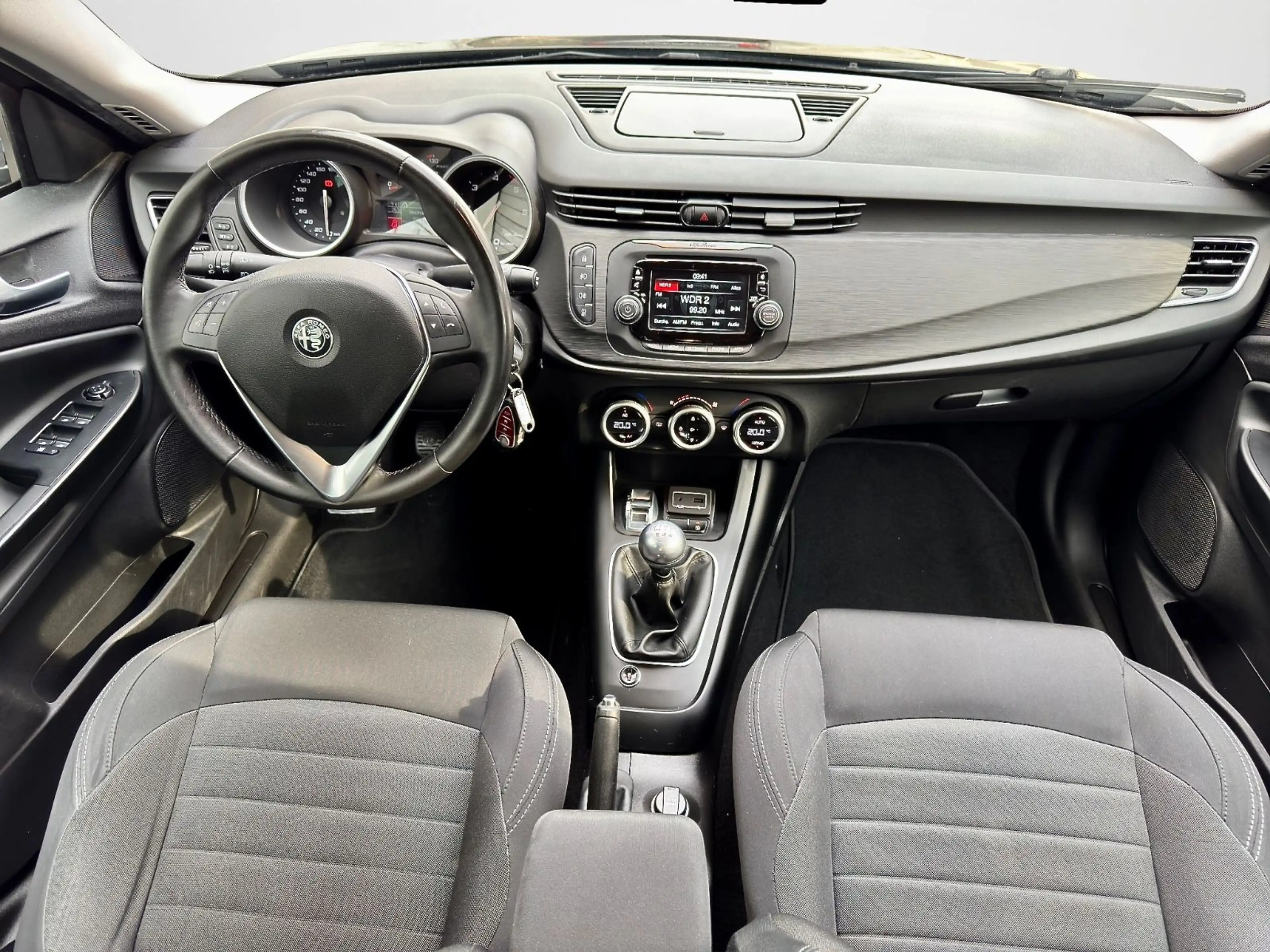 Alfa Romeo Giulietta 1.6 JTDm 16V*6 GANG*PDC*SHZ*1 HAND* — photo 11