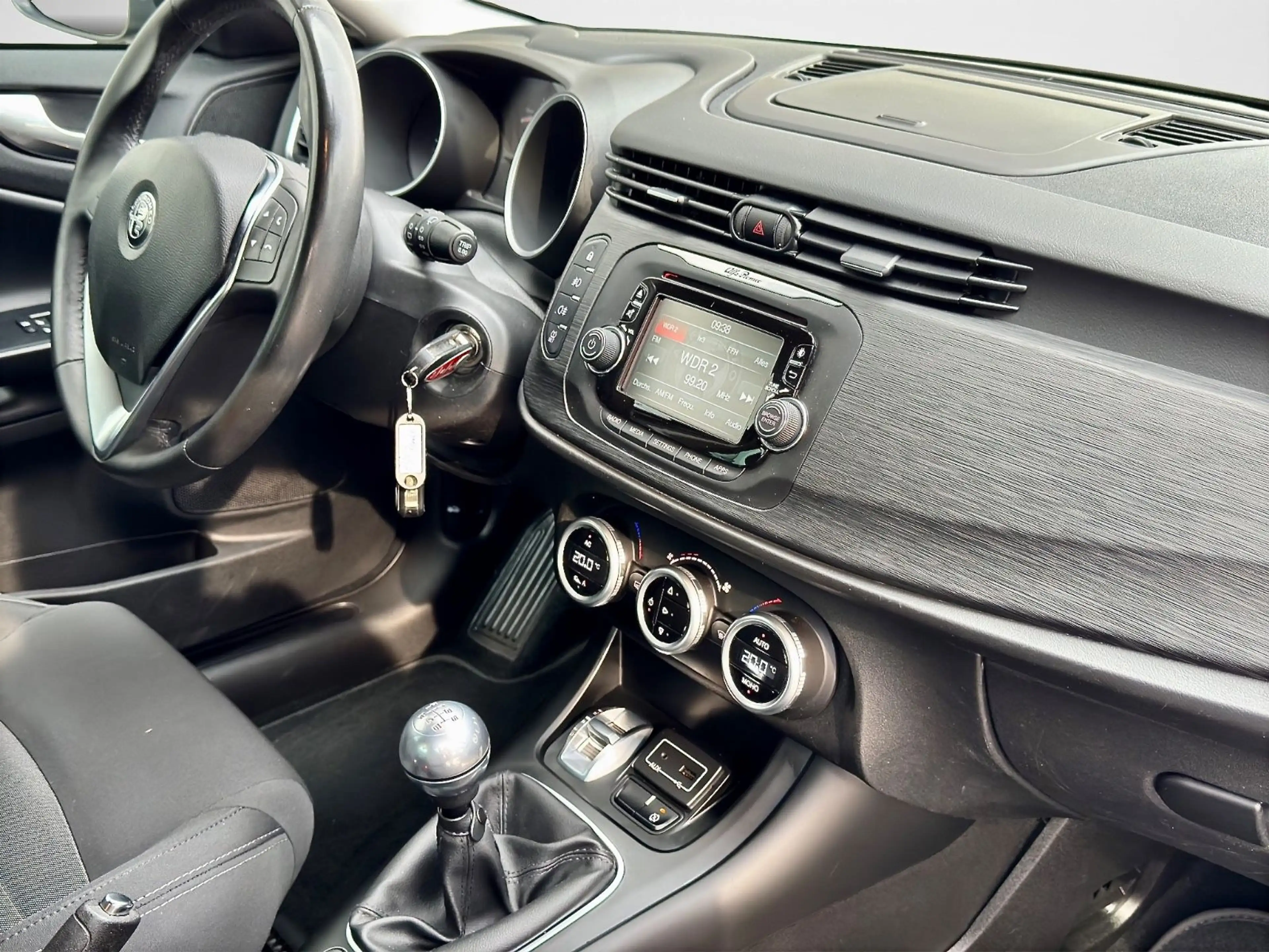 Alfa Romeo Giulietta 1.6 JTDm 16V*6 GANG*PDC*SHZ*1 HAND* — photo 10