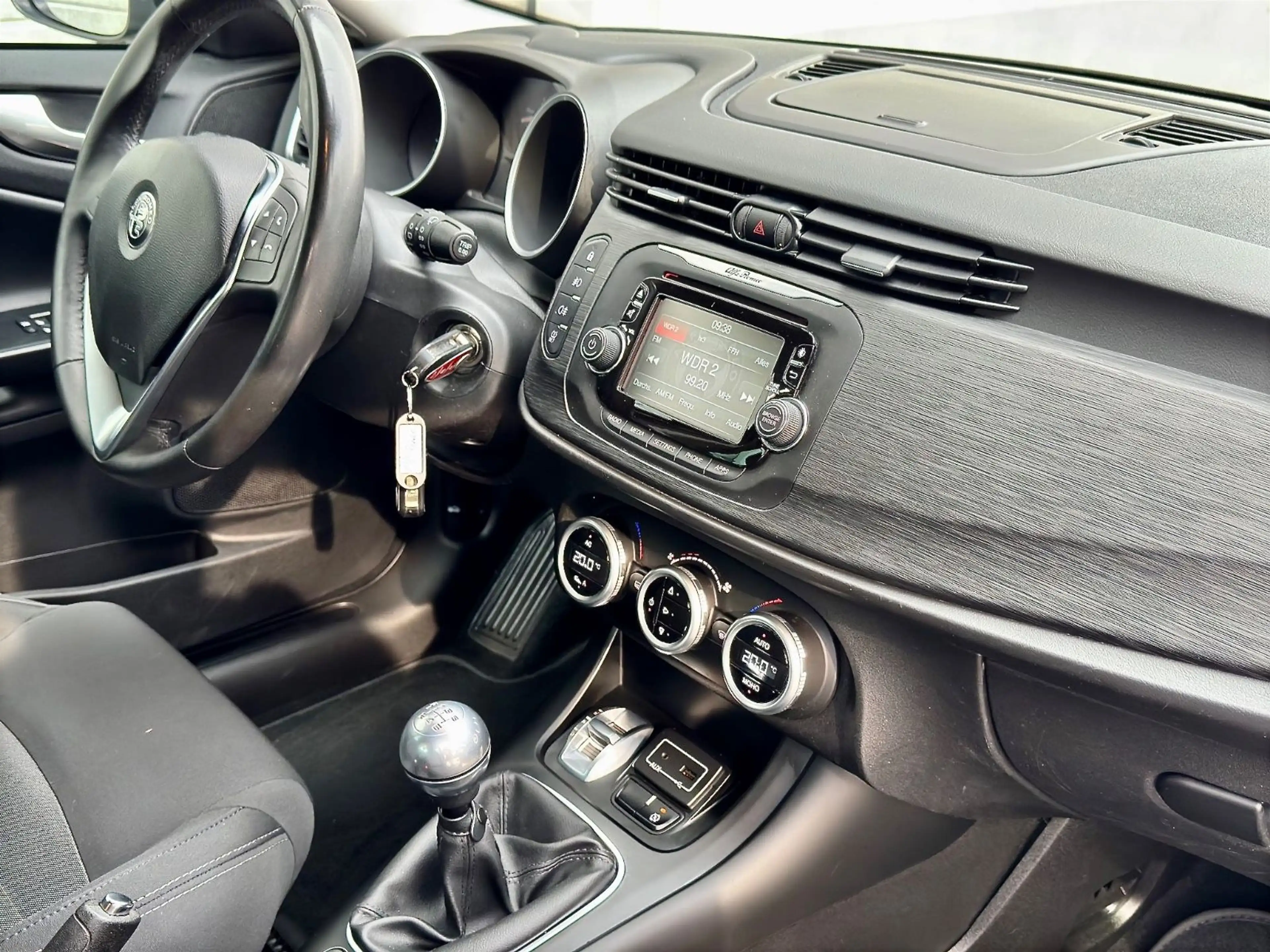 Alfa Romeo Giulietta 1.6 JTDm 16V*6 GANG*PDC*SHZ*1 HAND* — photo 15