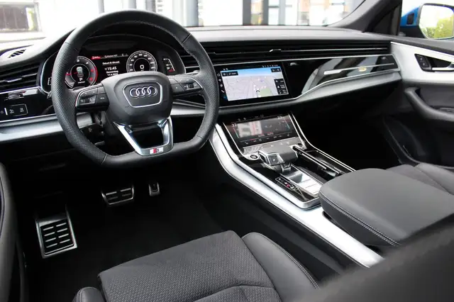 Audi Q8 view 13