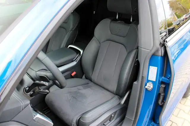 Audi Q8 view 11