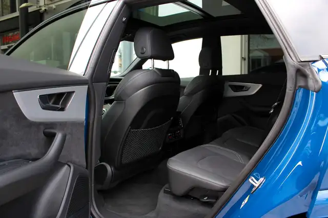 Audi Q8 view 14