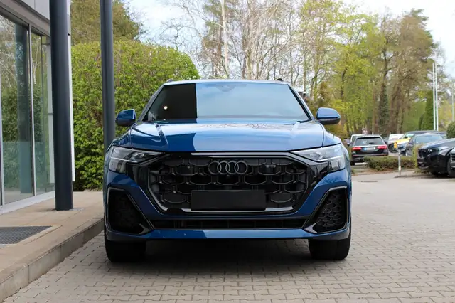 Audi Q8 view 2