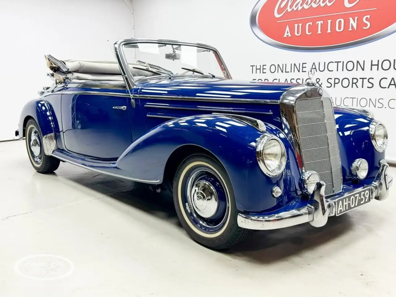 Mercedes-Benz 220