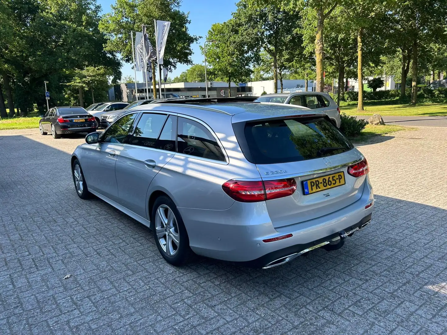 Mercedes-Benz E 220 Estate E220 d AMG Pakket|PANO|HUD|DISTR|NAP|MEMORY Grijs - 2
