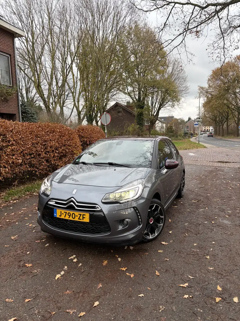 Citroen DS3 1.6 THP Sport Chic standheizung/ahk Grijs - 1