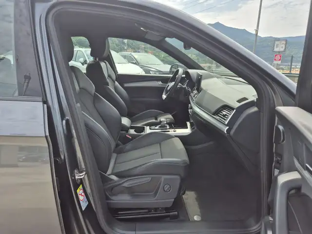 Audi Q5 view 9