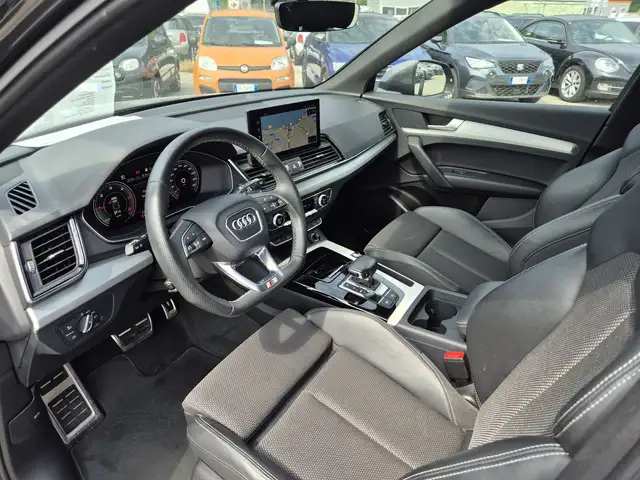 Audi Q5 view 6