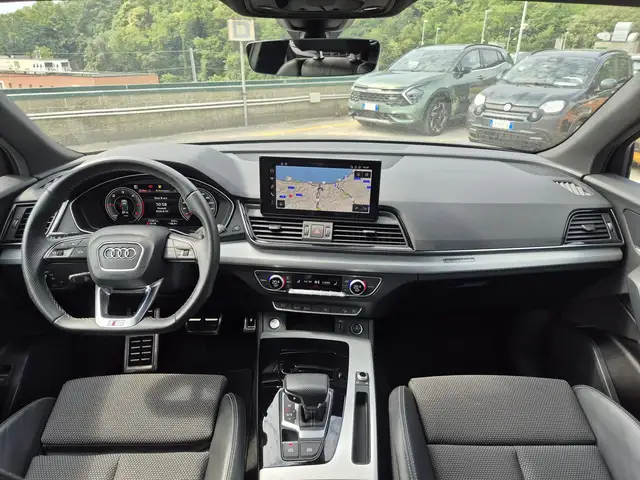 Audi Q5 view 8