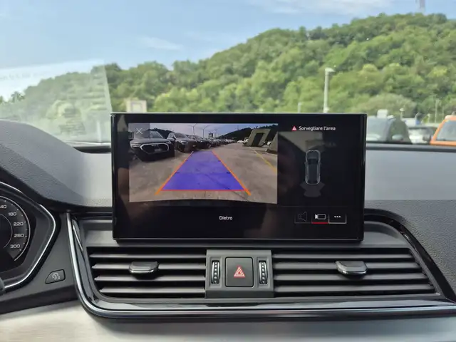 Audi Q5 view 15