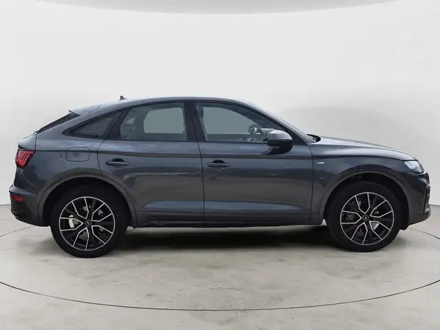 Audi Q5 view 5