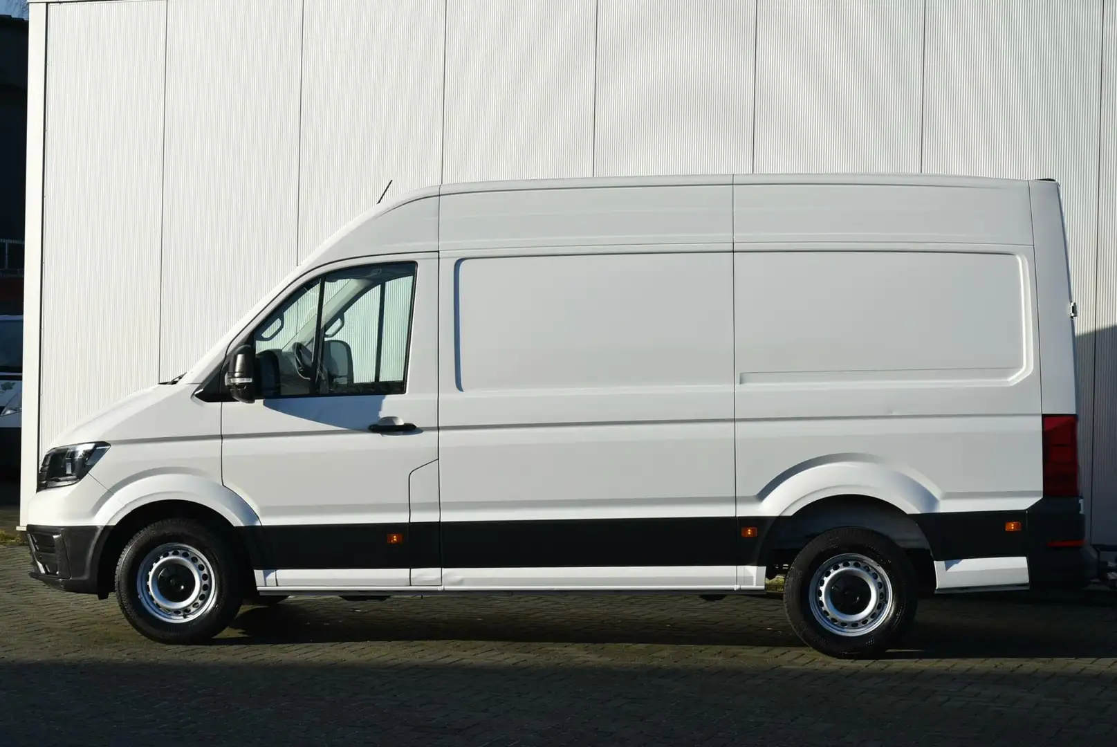 Volkswagen Crafter 2.0 TDI L3H3 140Pk Airco Navi Cruise Trekh Wit - 2