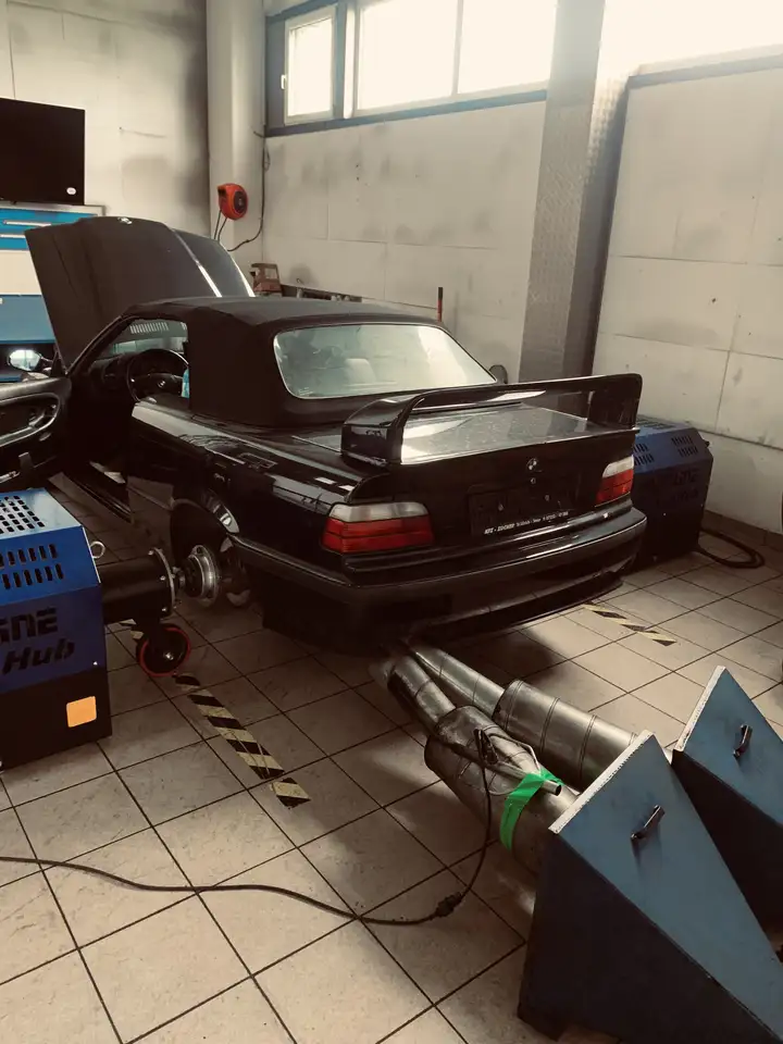 BMW 320i Cabrio Sport-Edition, foto 4