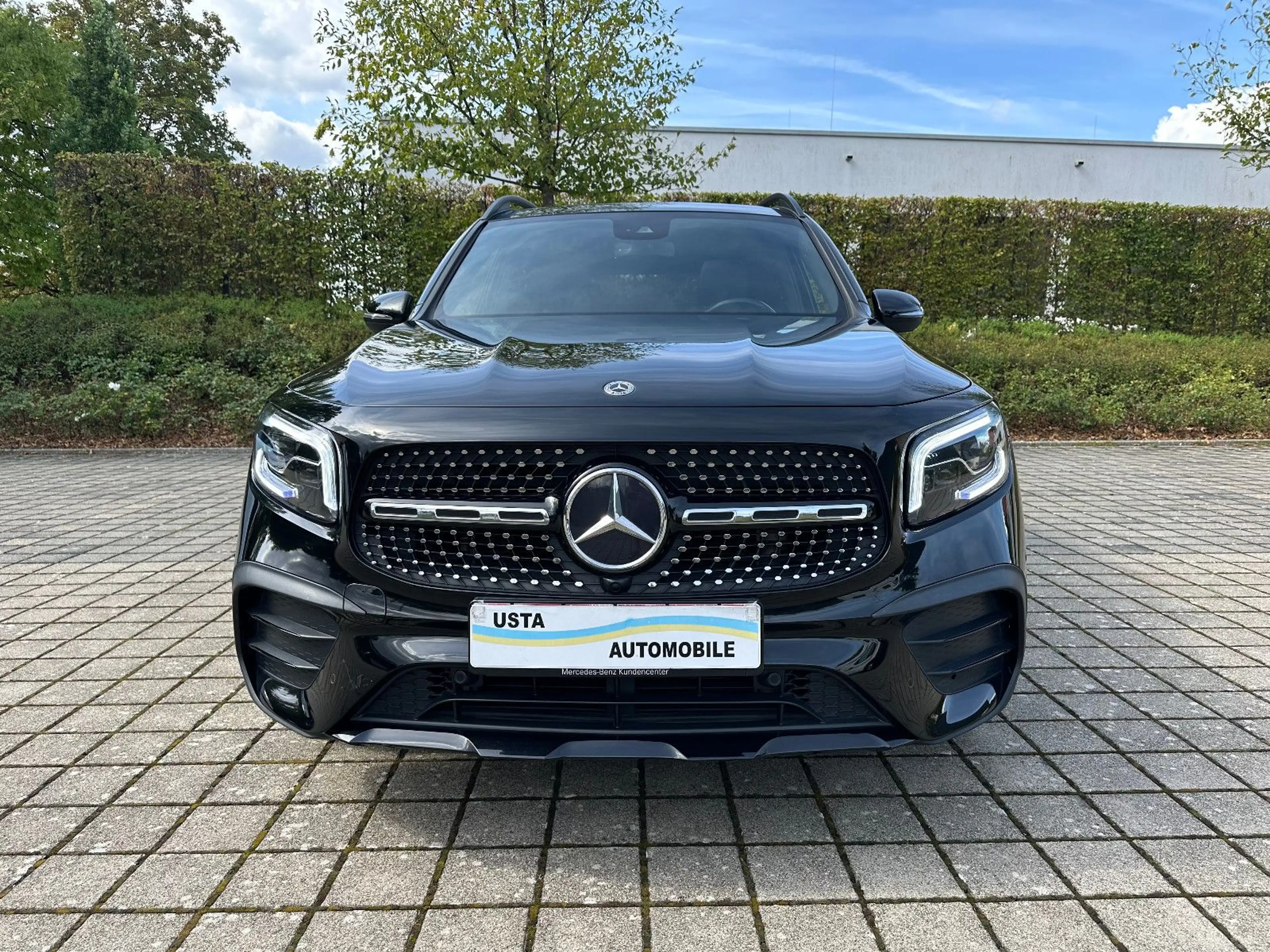Mercedes-Benz GLB 200 AMG Line/Pano/MultibeamLED/Kamera — photo 2