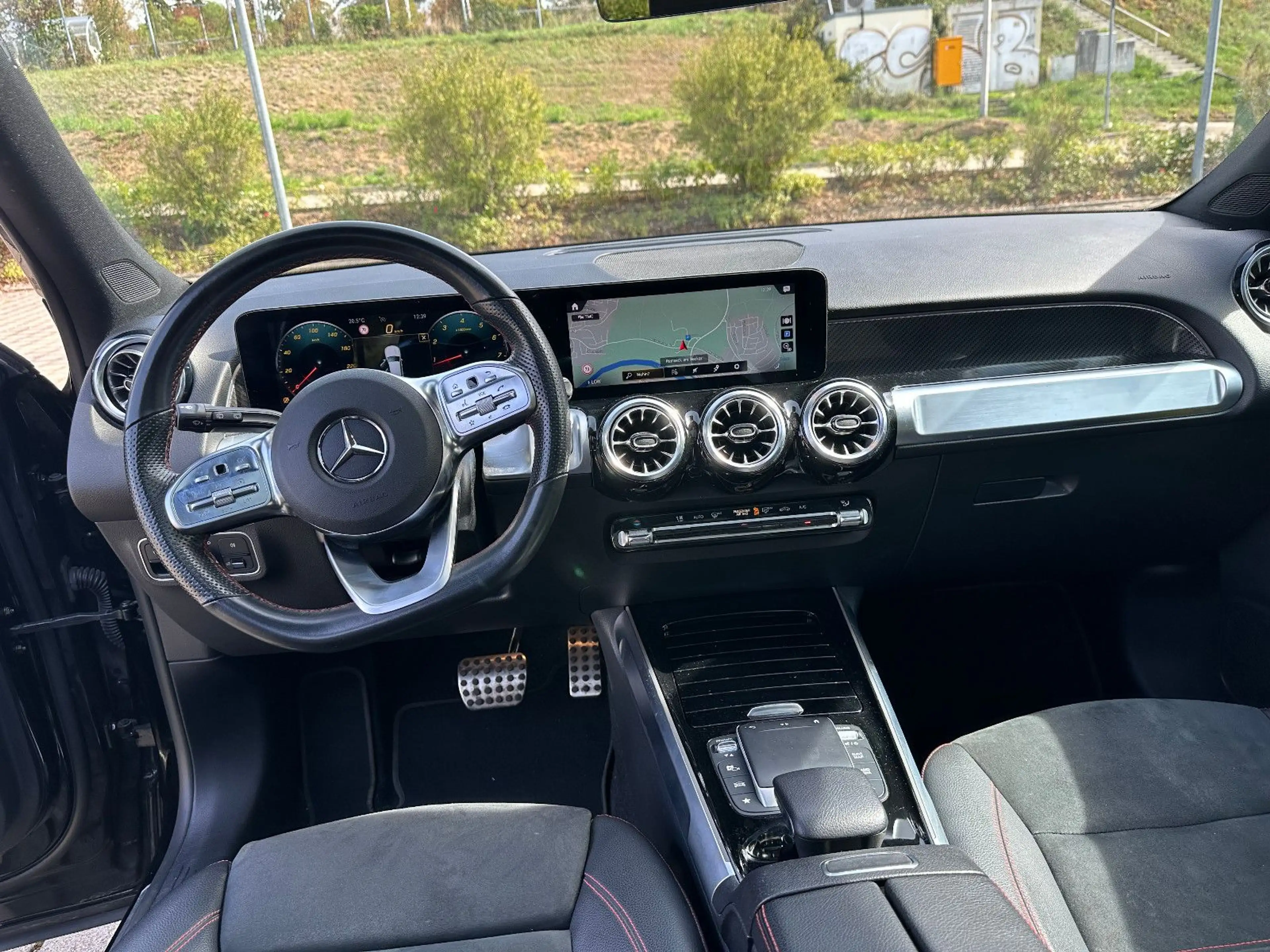 Mercedes-Benz GLB 200 AMG Line/Pano/MultibeamLED/Kamera — photo 14