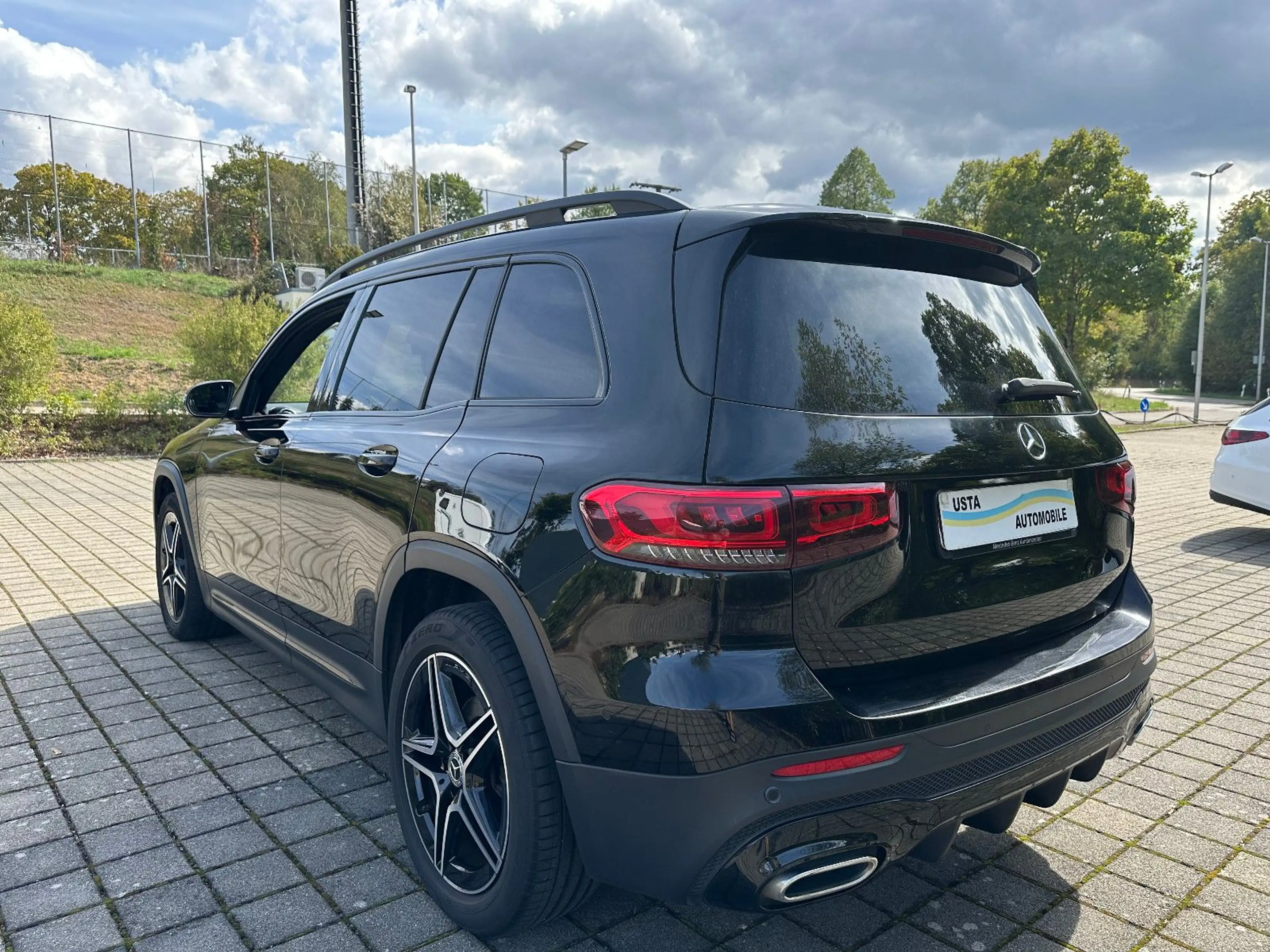 Mercedes-Benz GLB 200 AMG Line/Pano/MultibeamLED/Kamera — photo 9
