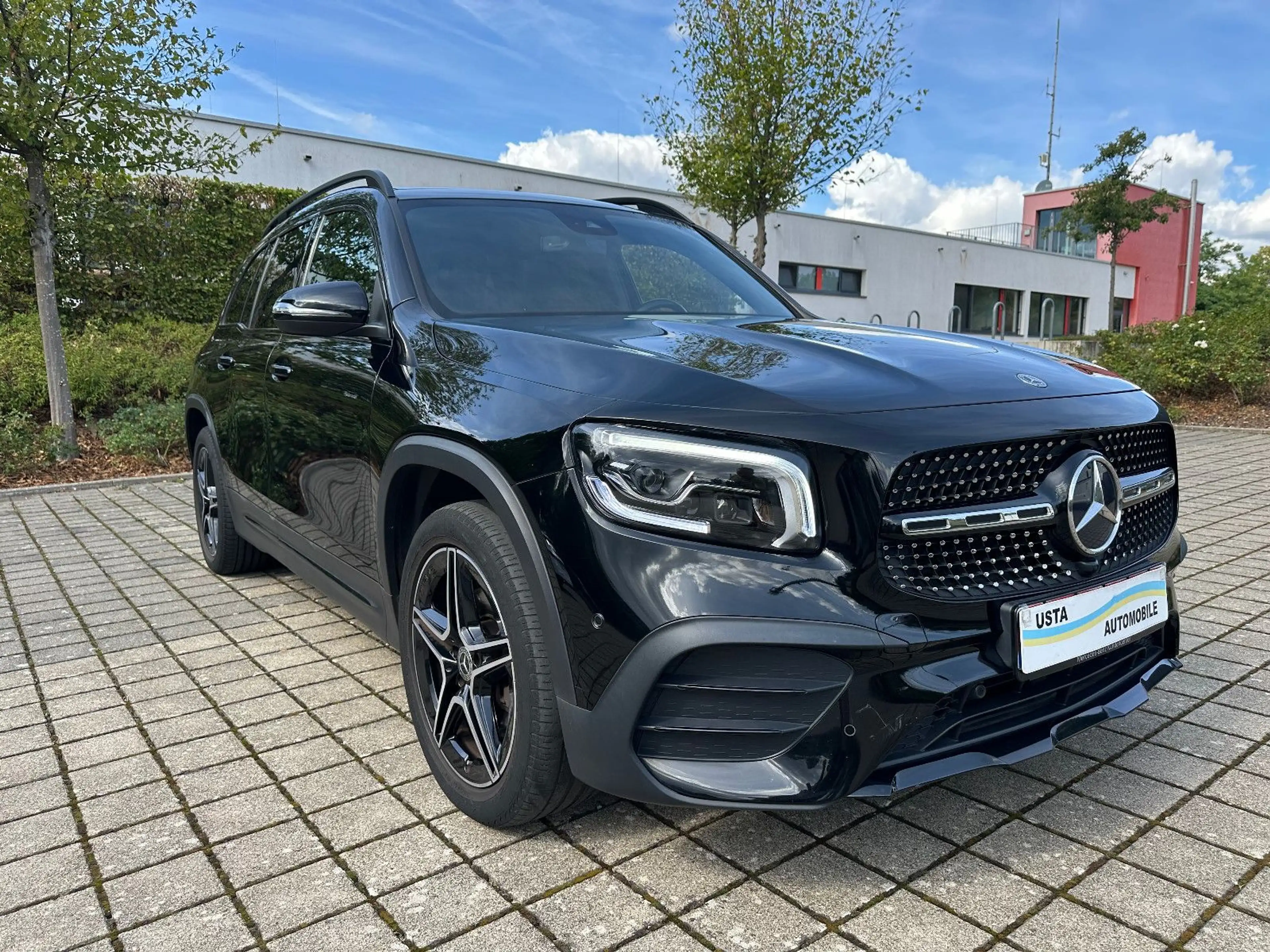Mercedes-Benz GLB 200 AMG Line/Pano/MultibeamLED/Kamera