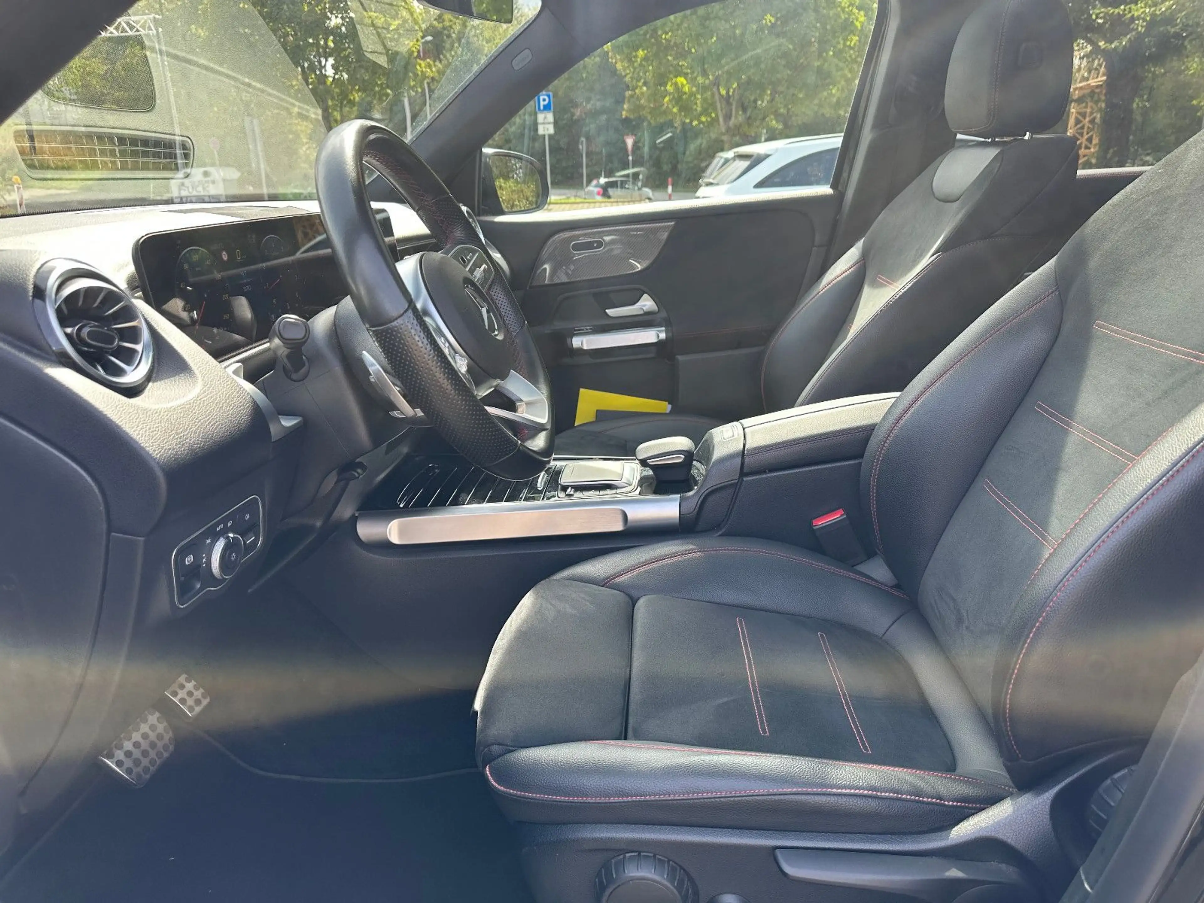 Mercedes-Benz GLB 200 AMG Line/Pano/MultibeamLED/Kamera — photo 11