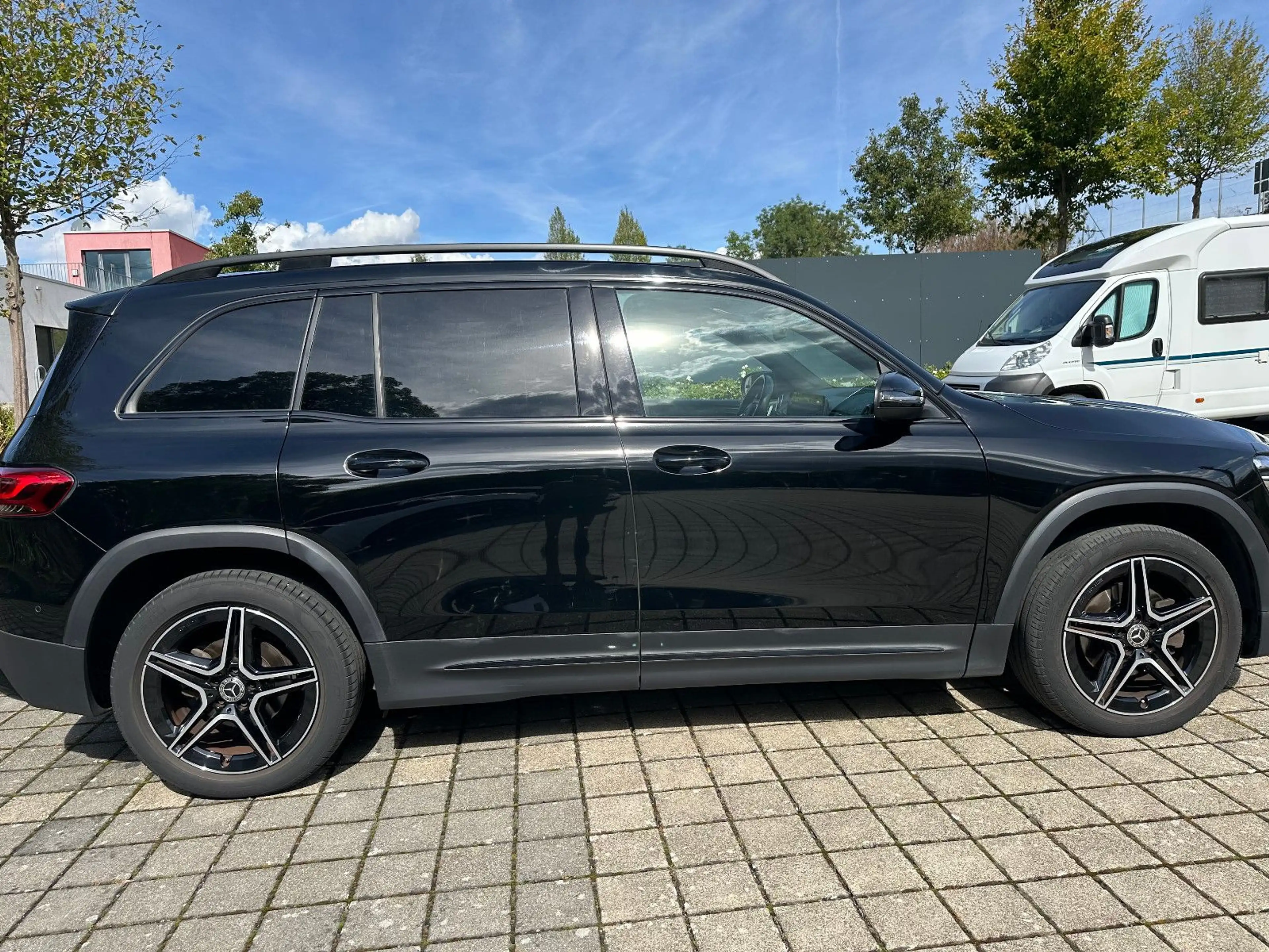 Mercedes-Benz GLB 200 AMG Line/Pano/MultibeamLED/Kamera — photo 6